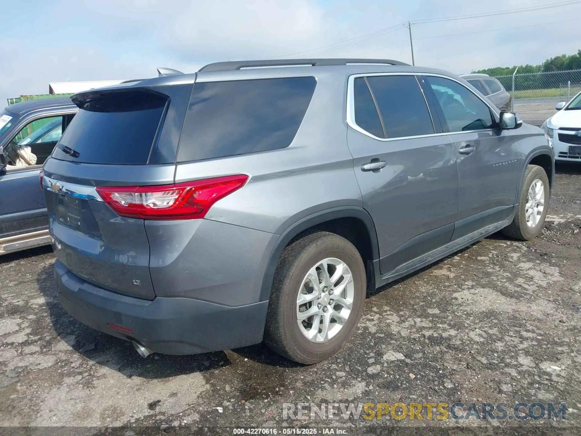 4 Photograph of a damaged car 1GNERHKW7LJ309689 CHEVROLET TRAVERSE 2020