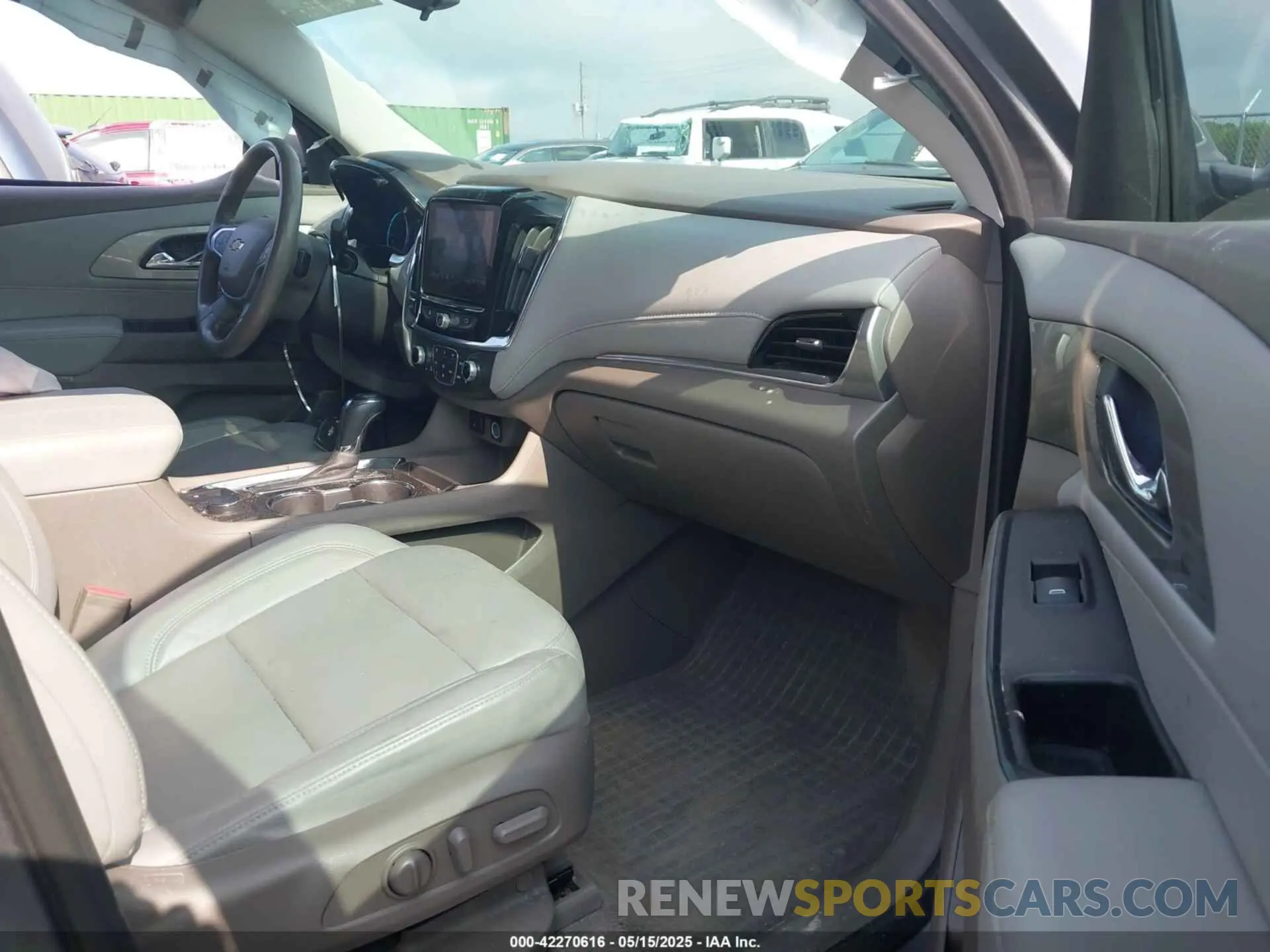 5 Photograph of a damaged car 1GNERHKW7LJ309689 CHEVROLET TRAVERSE 2020