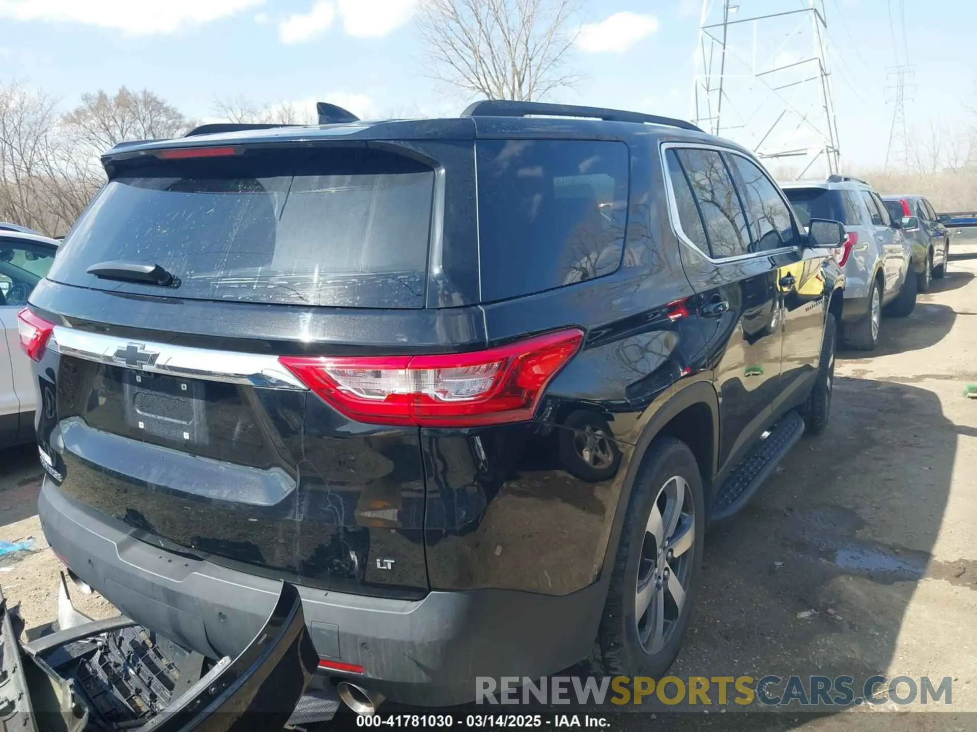 4 Photograph of a damaged car 1GNERHKW7LJ323401 CHEVROLET TRAVERSE 2020