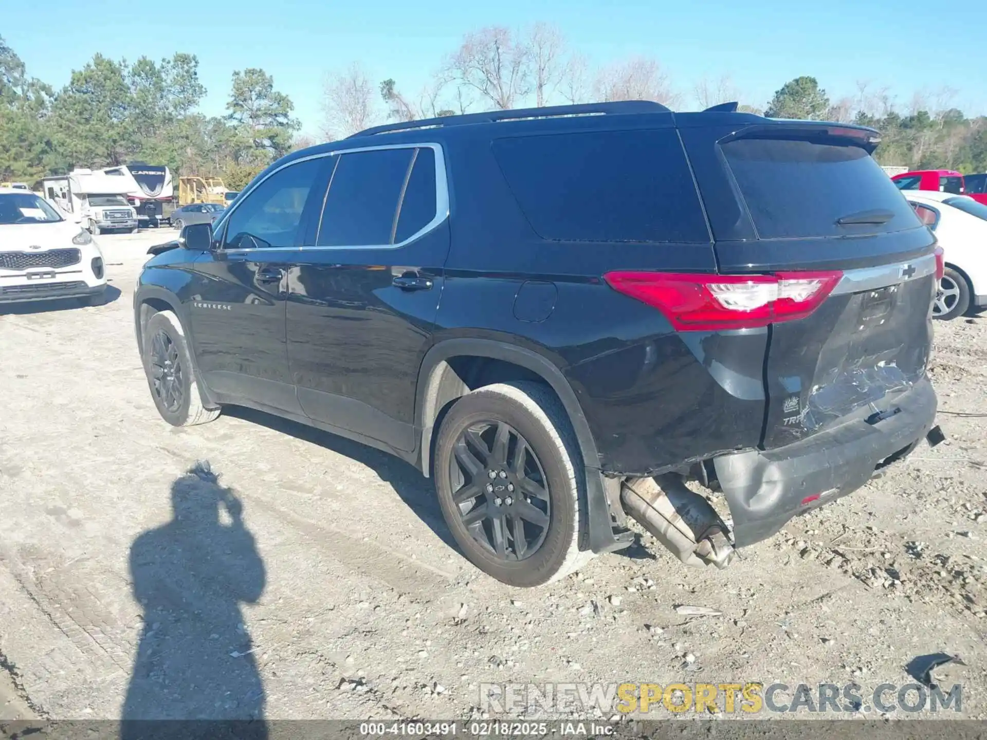 3 Photograph of a damaged car 1GNERHKW7LJ329361 CHEVROLET TRAVERSE 2020