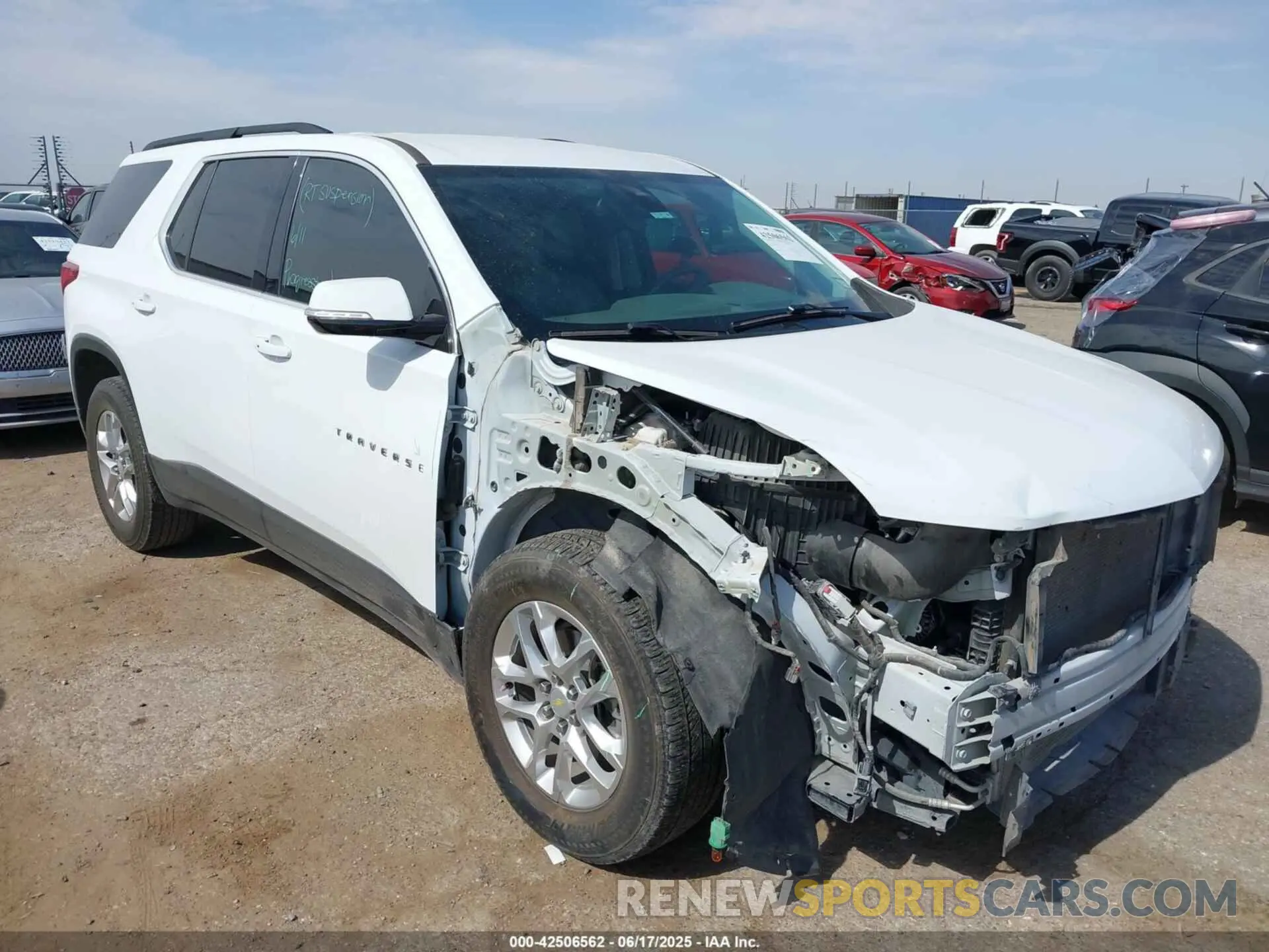 1 Photograph of a damaged car 1GNERHKW8LJ308468 CHEVROLET TRAVERSE 2020
