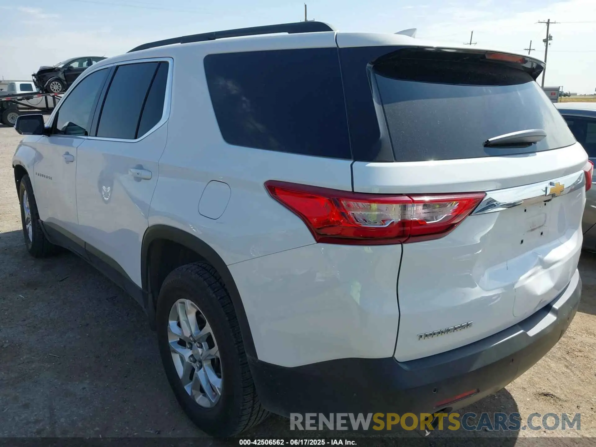 3 Photograph of a damaged car 1GNERHKW8LJ308468 CHEVROLET TRAVERSE 2020