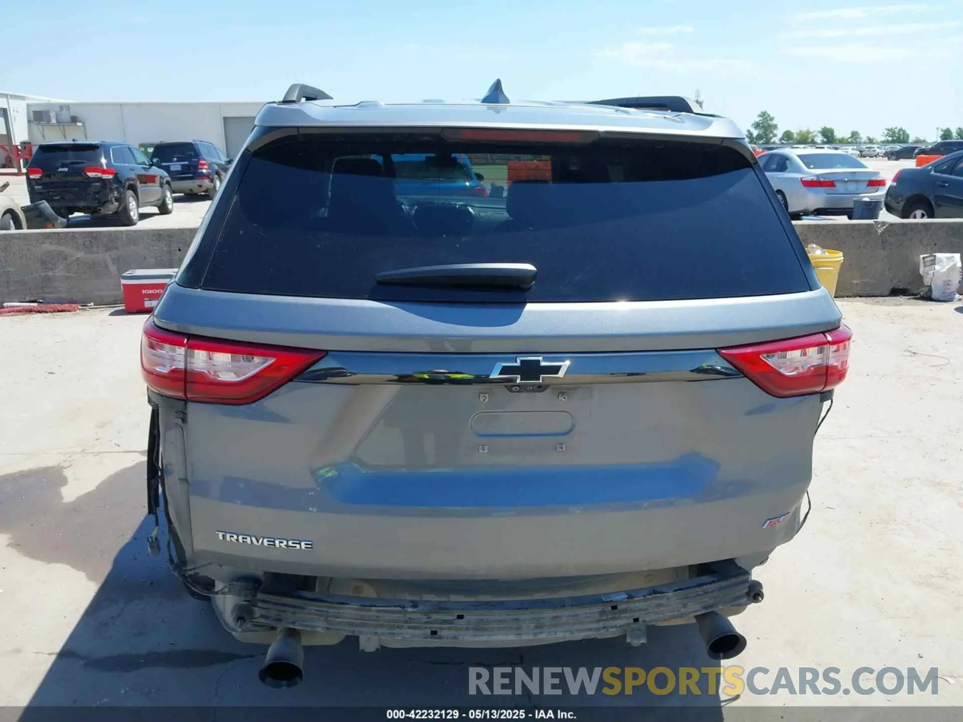 17 Photograph of a damaged car 1GNERJKW0LJ267972 CHEVROLET TRAVERSE 2020