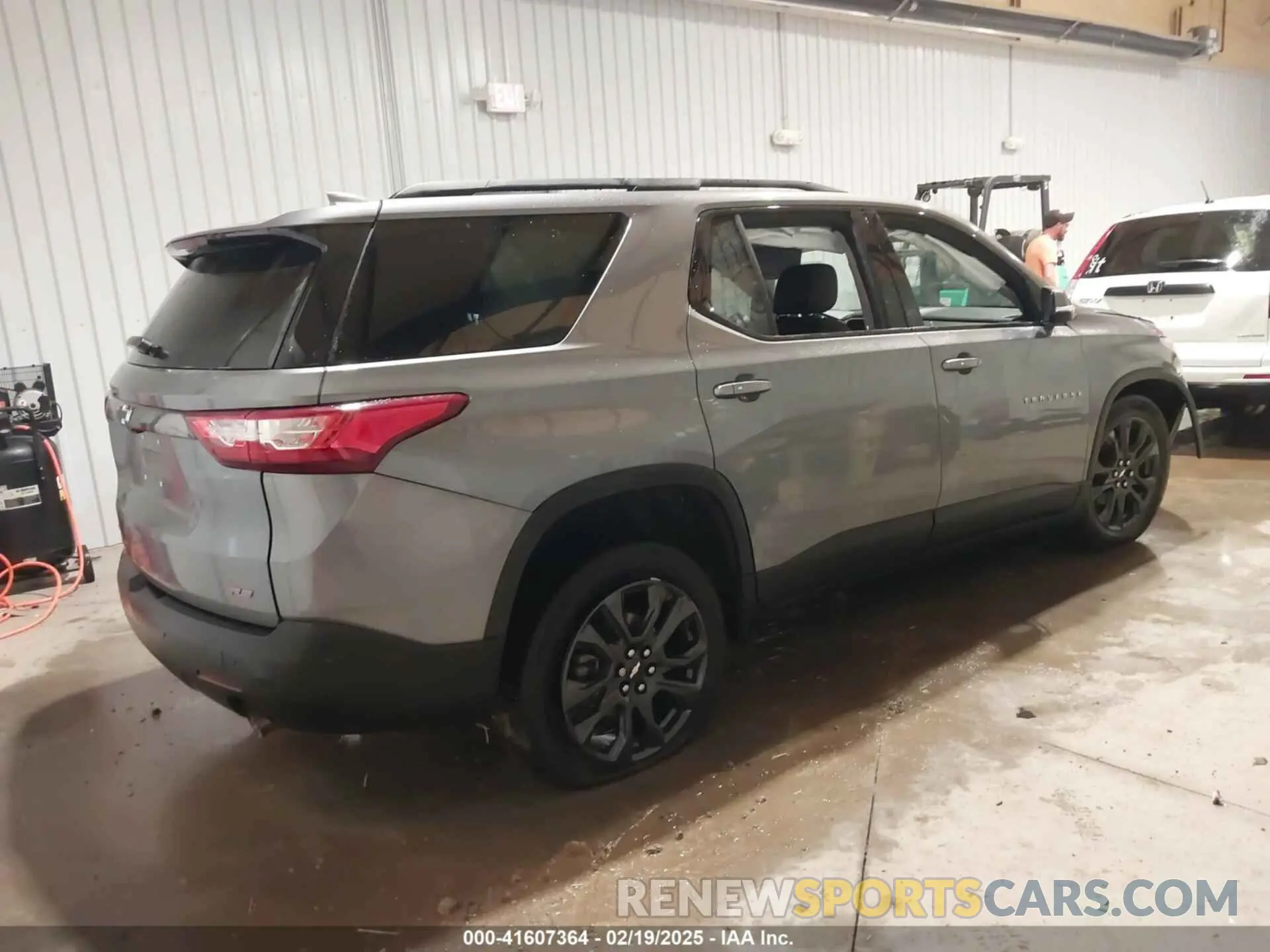4 Photograph of a damaged car 1GNERJKW1LJ264529 CHEVROLET TRAVERSE 2020