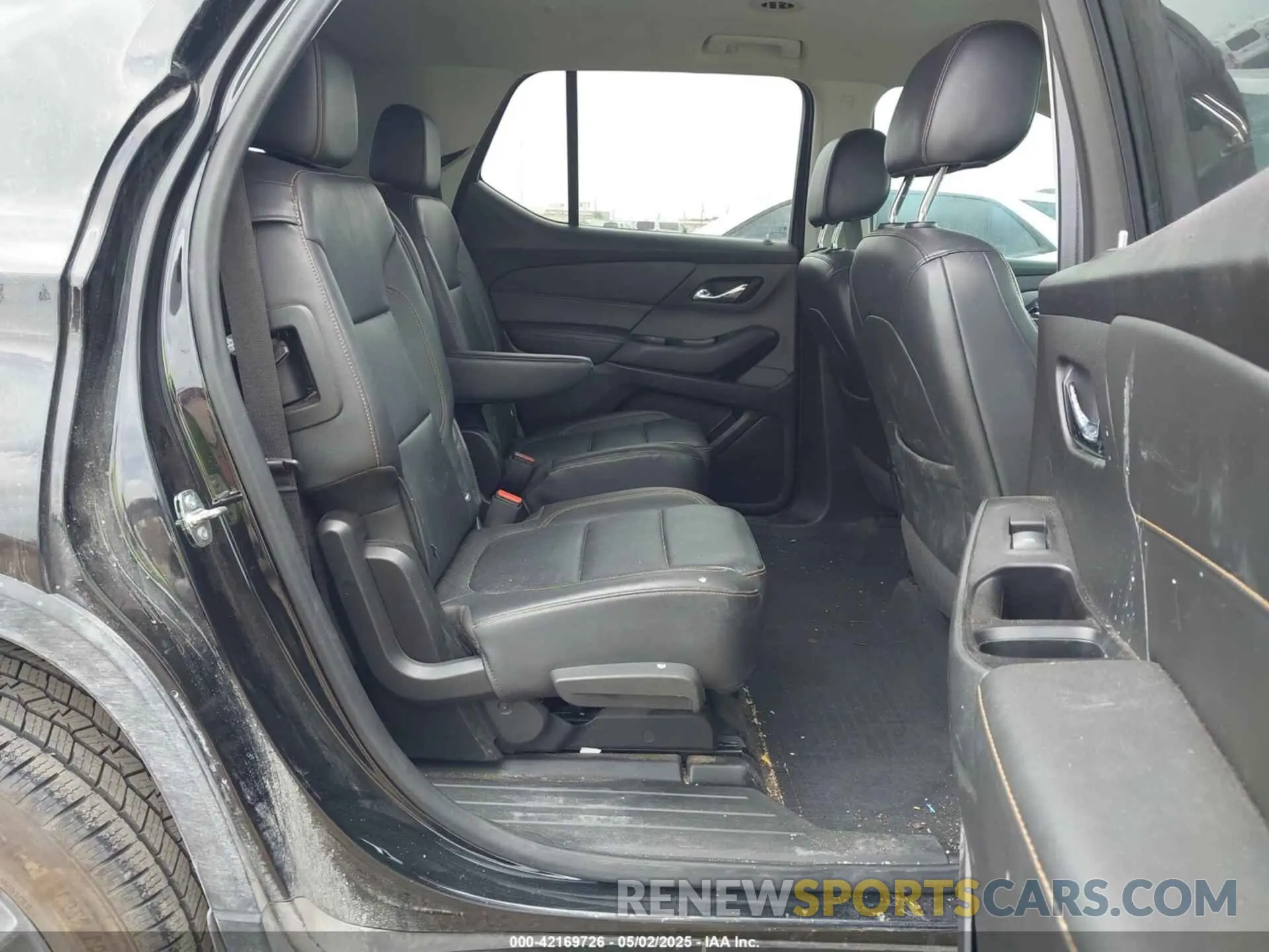 8 Photograph of a damaged car 1GNERJKW2LJ133285 CHEVROLET TRAVERSE 2020