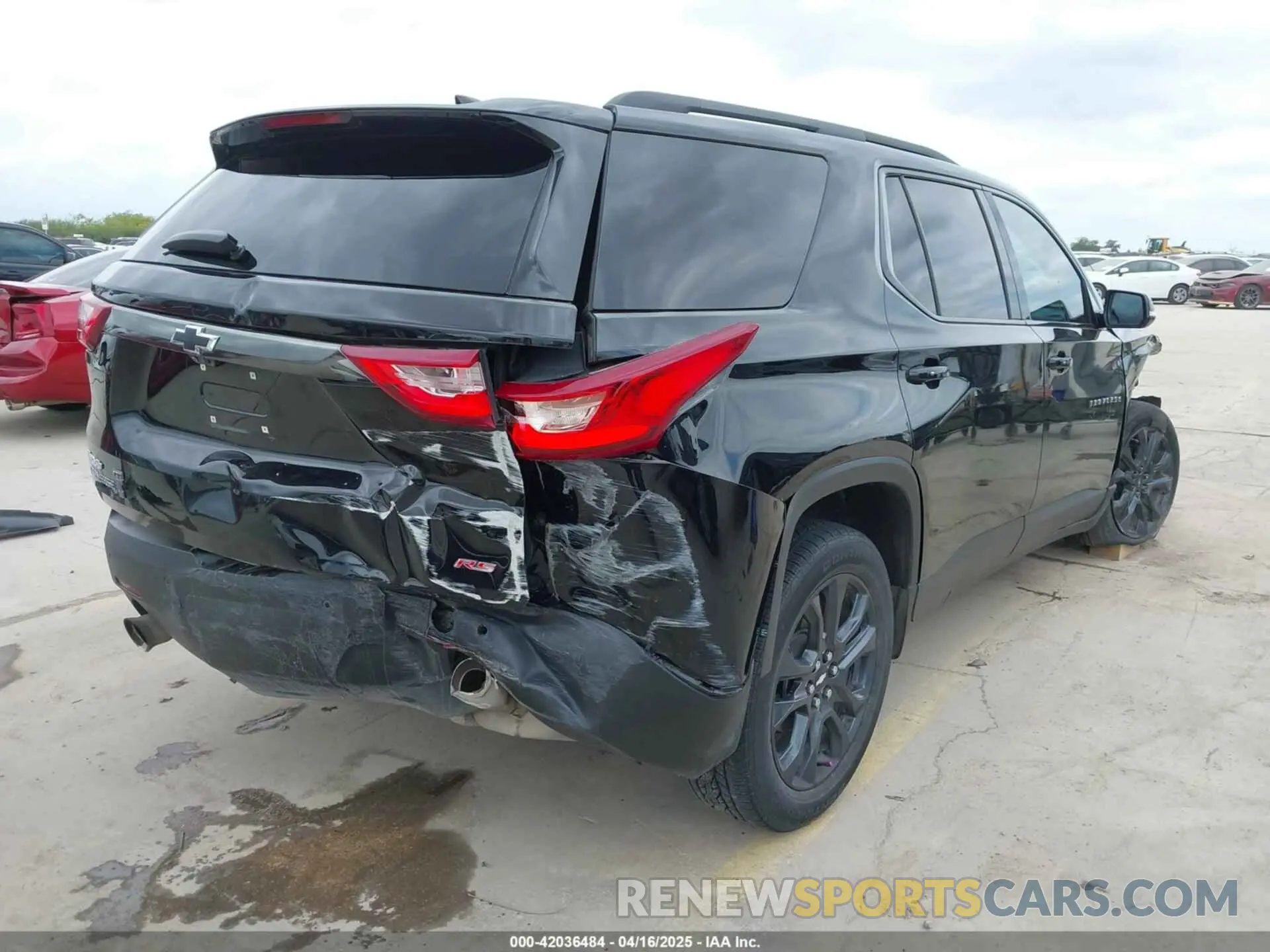 4 Photograph of a damaged car 1GNERJKW4LJ308006 CHEVROLET TRAVERSE 2020