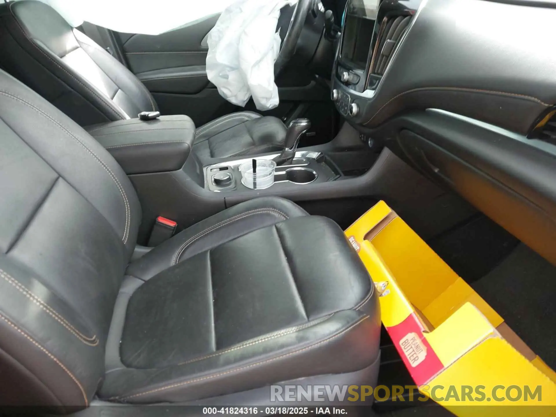 5 Photograph of a damaged car 1GNERJKW5LJ272939 CHEVROLET TRAVERSE 2020