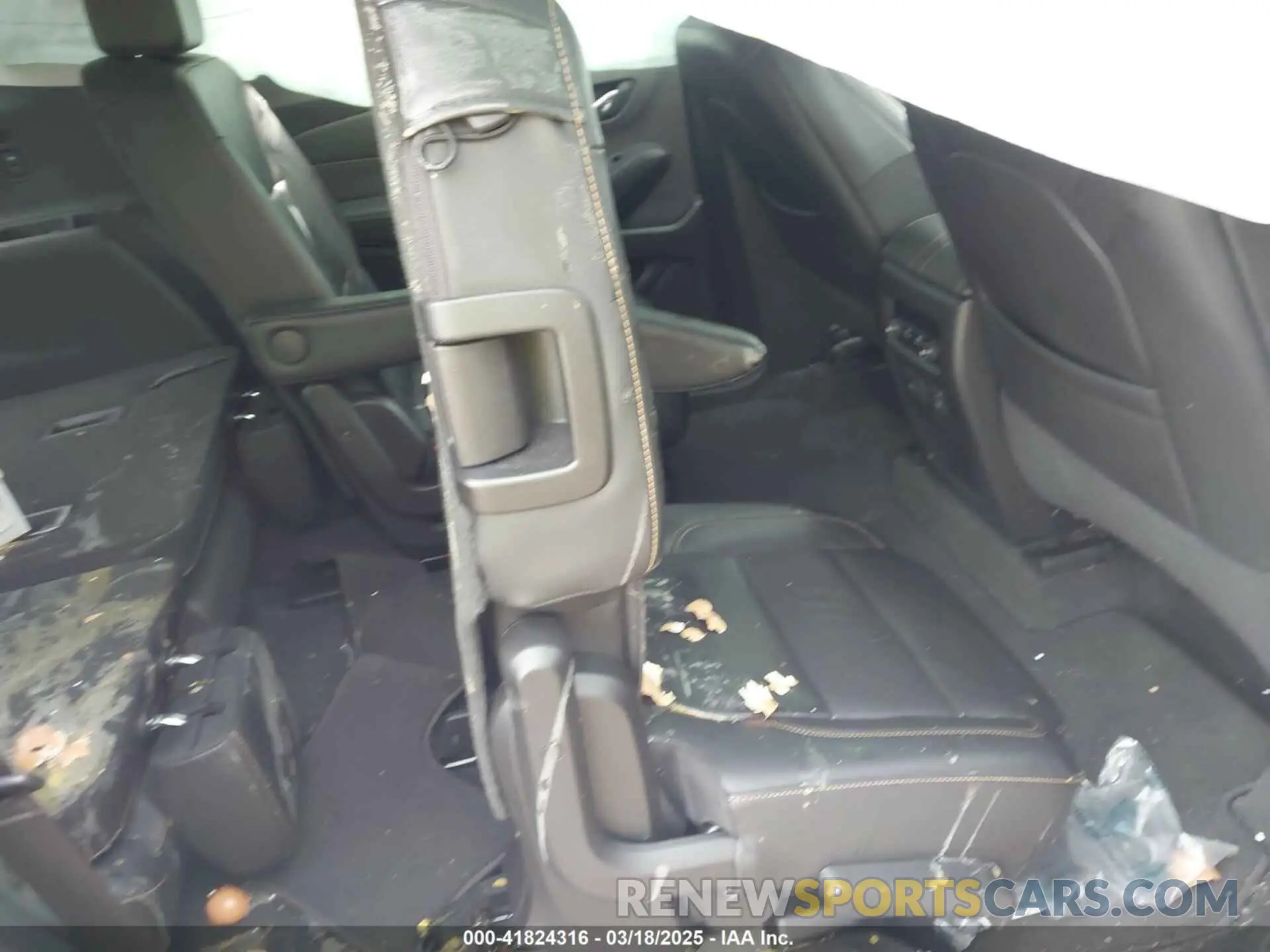 8 Photograph of a damaged car 1GNERJKW5LJ272939 CHEVROLET TRAVERSE 2020