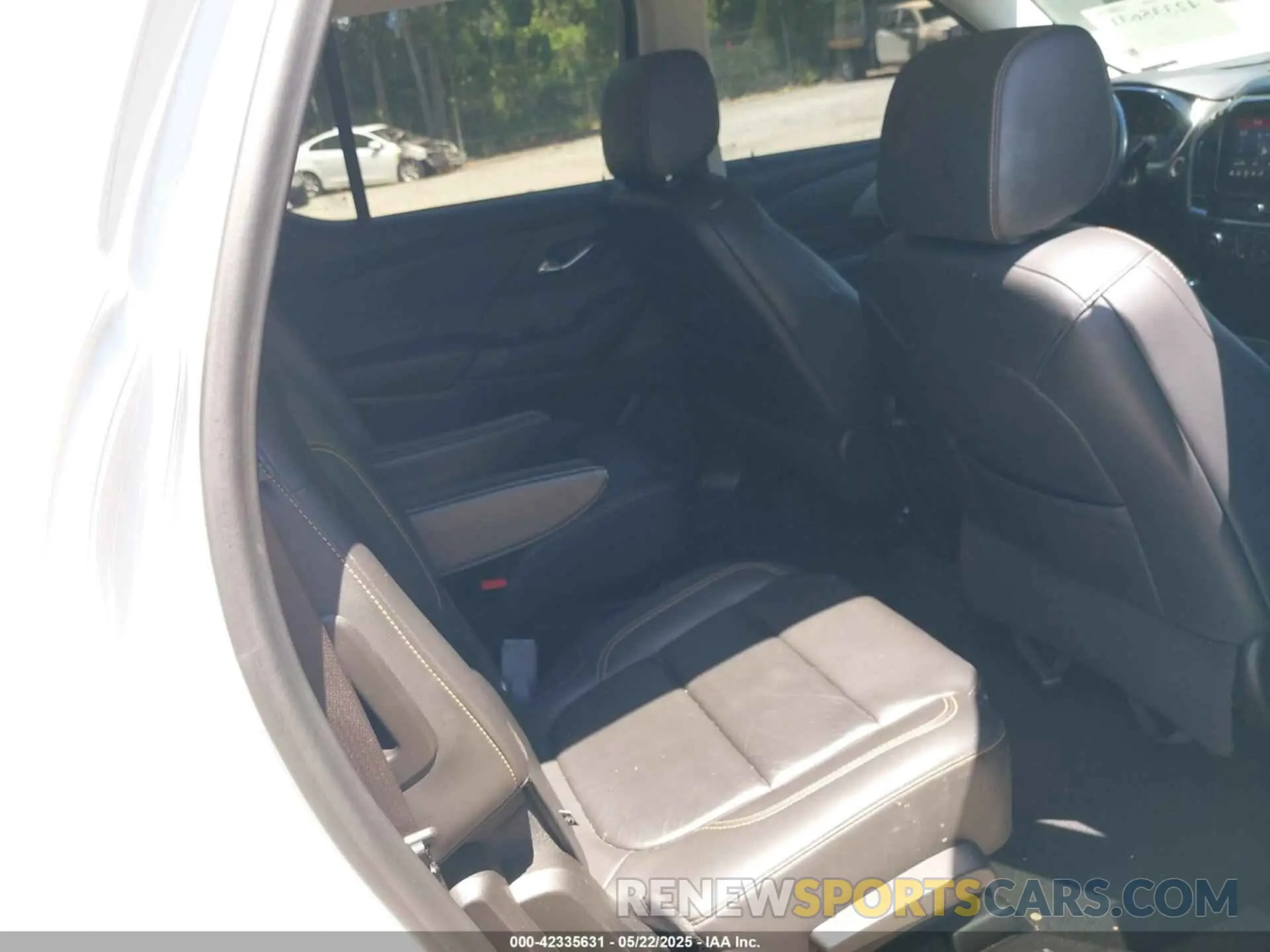 8 Photograph of a damaged car 1GNERJKW9LJ298430 CHEVROLET TRAVERSE 2020