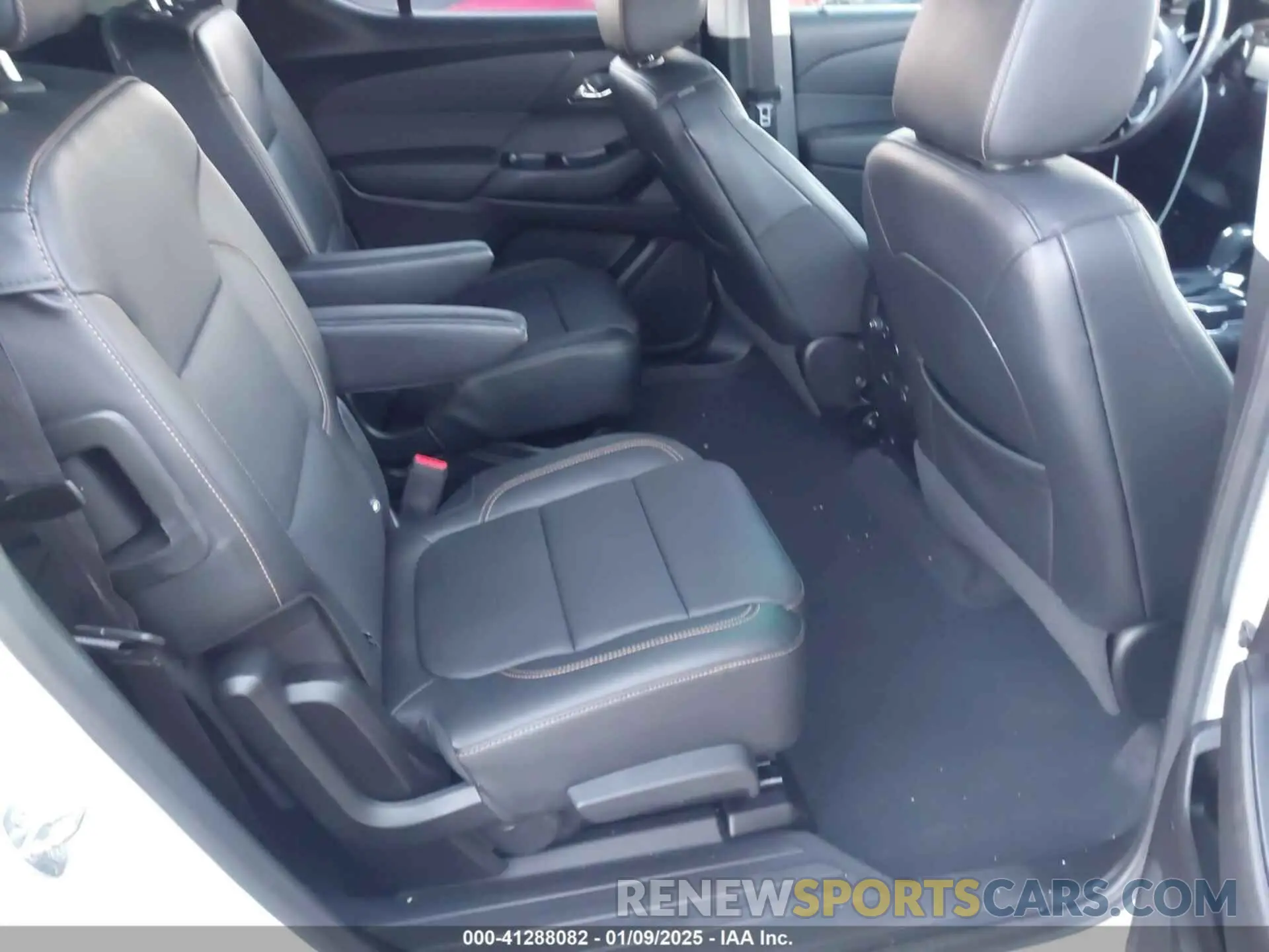 8 Photograph of a damaged car 1GNERKKW0LJ112148 CHEVROLET TRAVERSE 2020