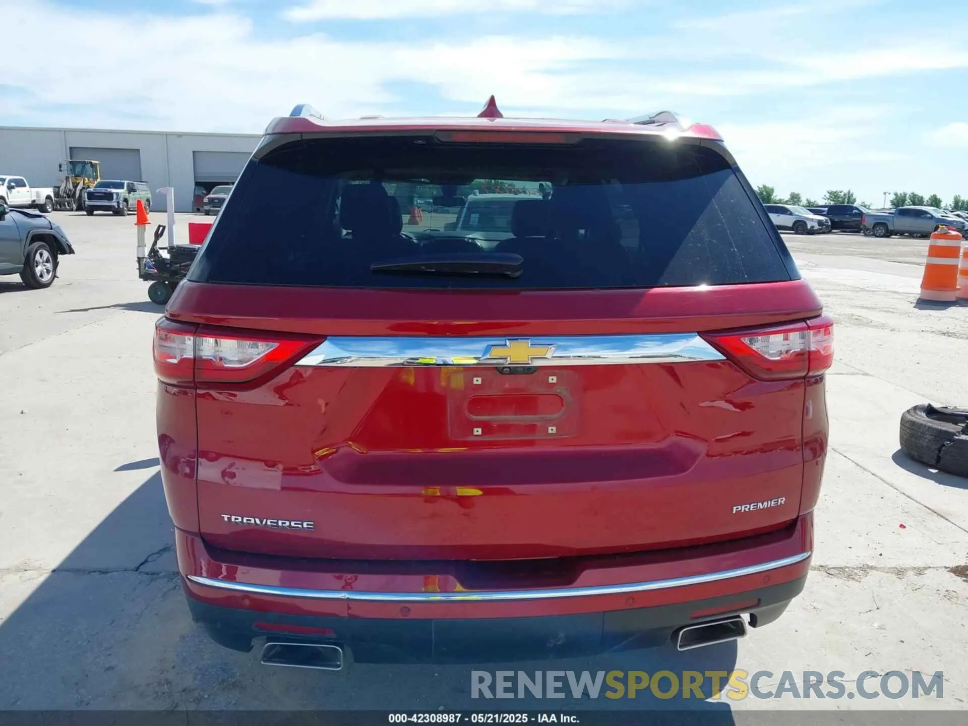 16 Photograph of a damaged car 1GNERKKW0LJ225601 CHEVROLET TRAVERSE 2020