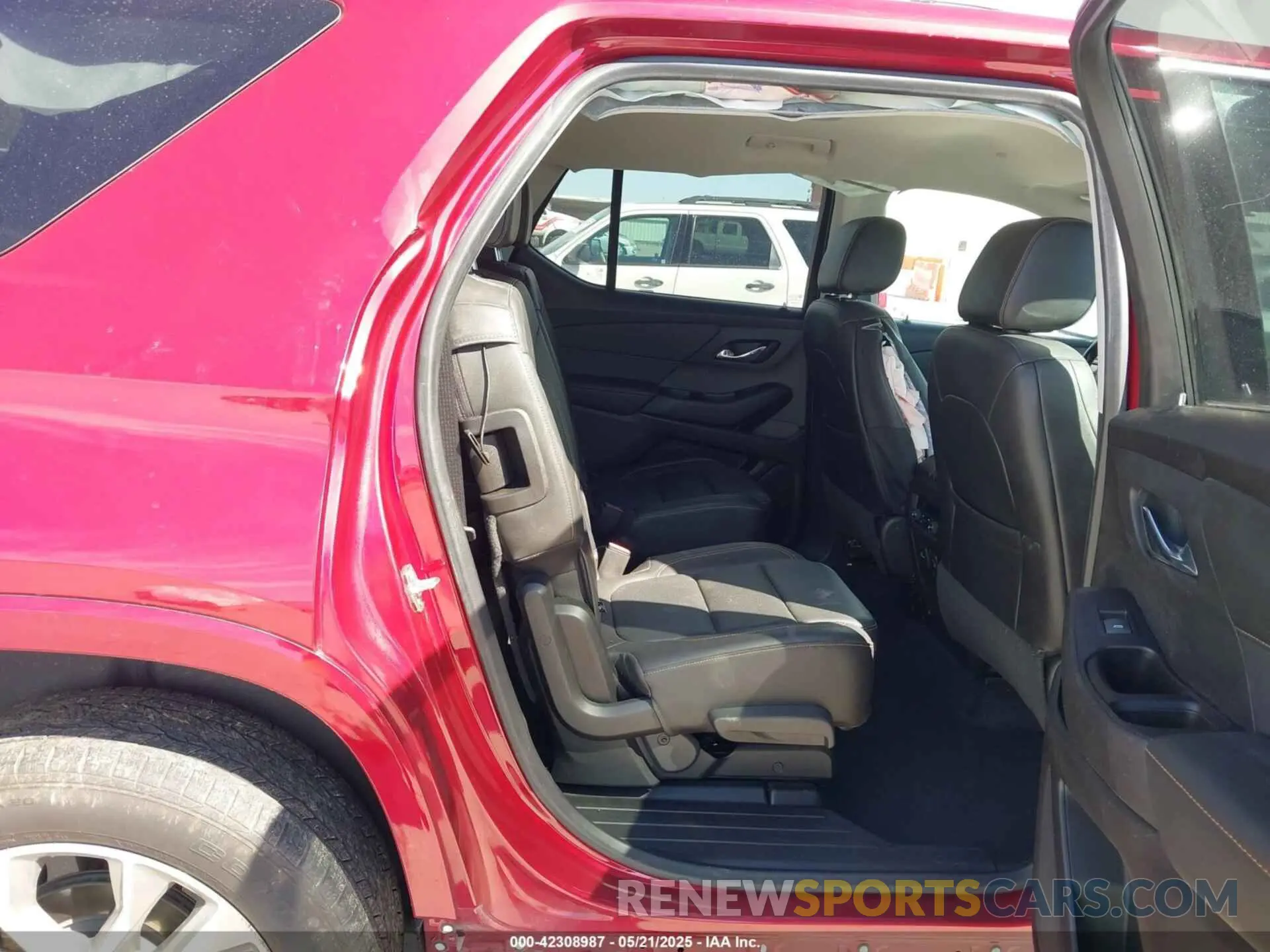 8 Photograph of a damaged car 1GNERKKW0LJ225601 CHEVROLET TRAVERSE 2020