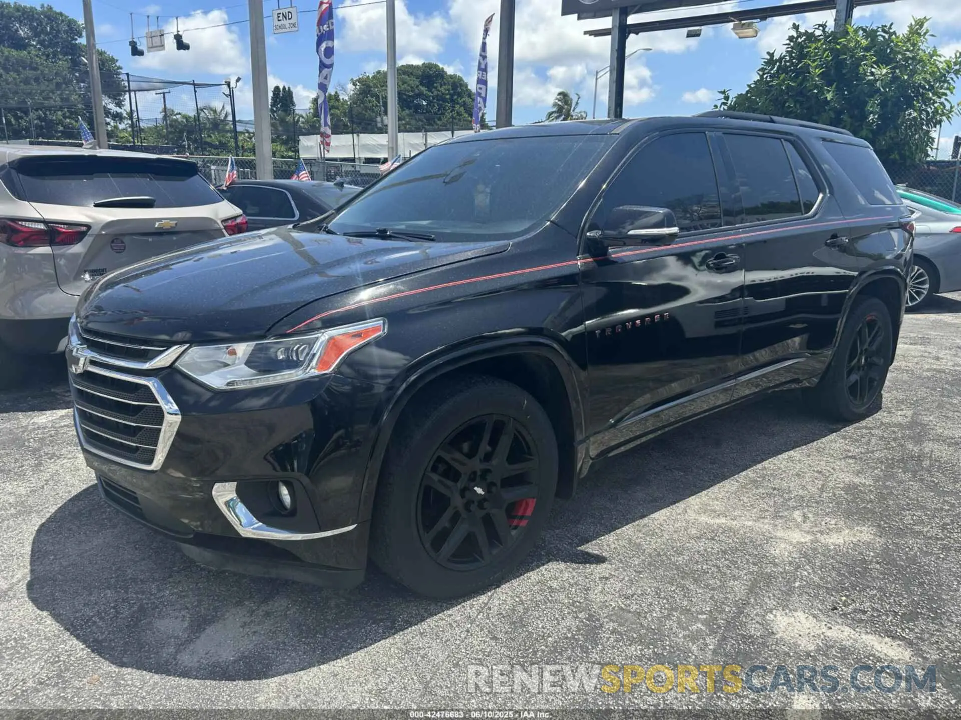 2 Photograph of a damaged car 1GNERKKW2LJ102589 CHEVROLET TRAVERSE 2020