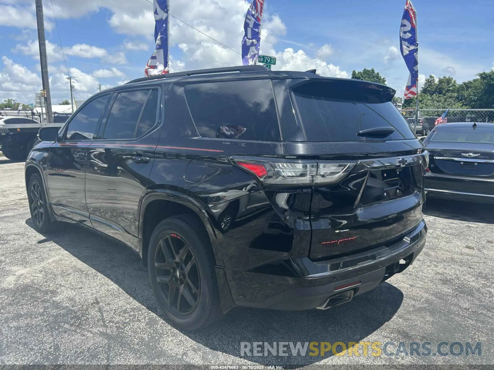 3 Photograph of a damaged car 1GNERKKW2LJ102589 CHEVROLET TRAVERSE 2020
