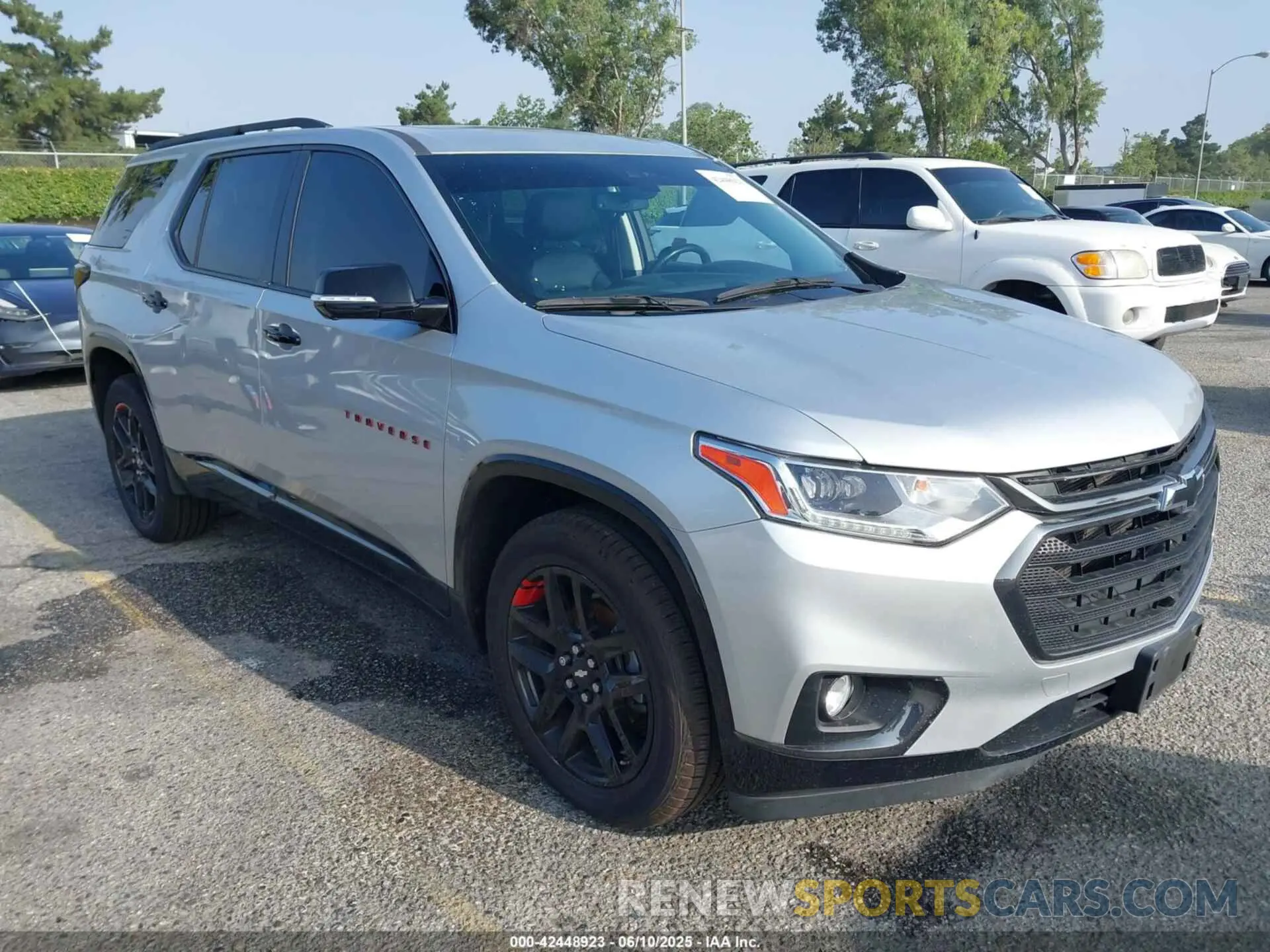 1 Photograph of a damaged car 1GNERKKW2LJ210226 CHEVROLET TRAVERSE 2020
