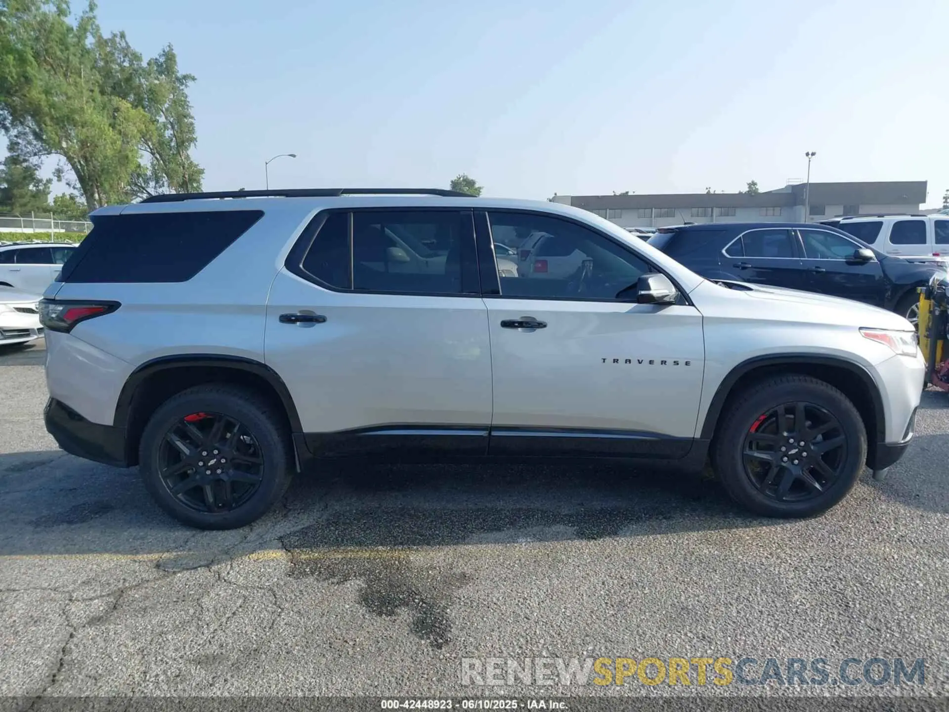 13 Photograph of a damaged car 1GNERKKW2LJ210226 CHEVROLET TRAVERSE 2020