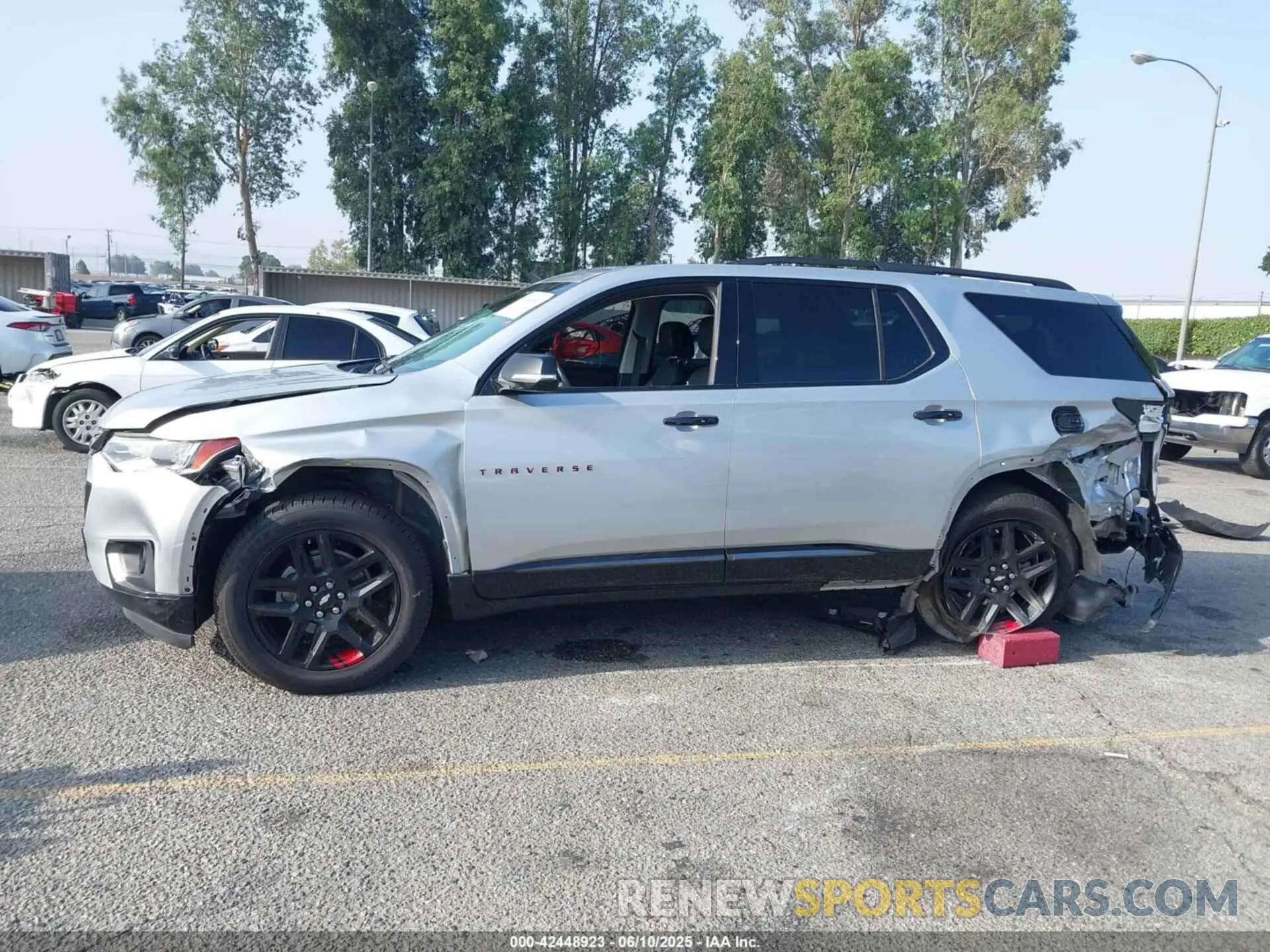 14 Photograph of a damaged car 1GNERKKW2LJ210226 CHEVROLET TRAVERSE 2020