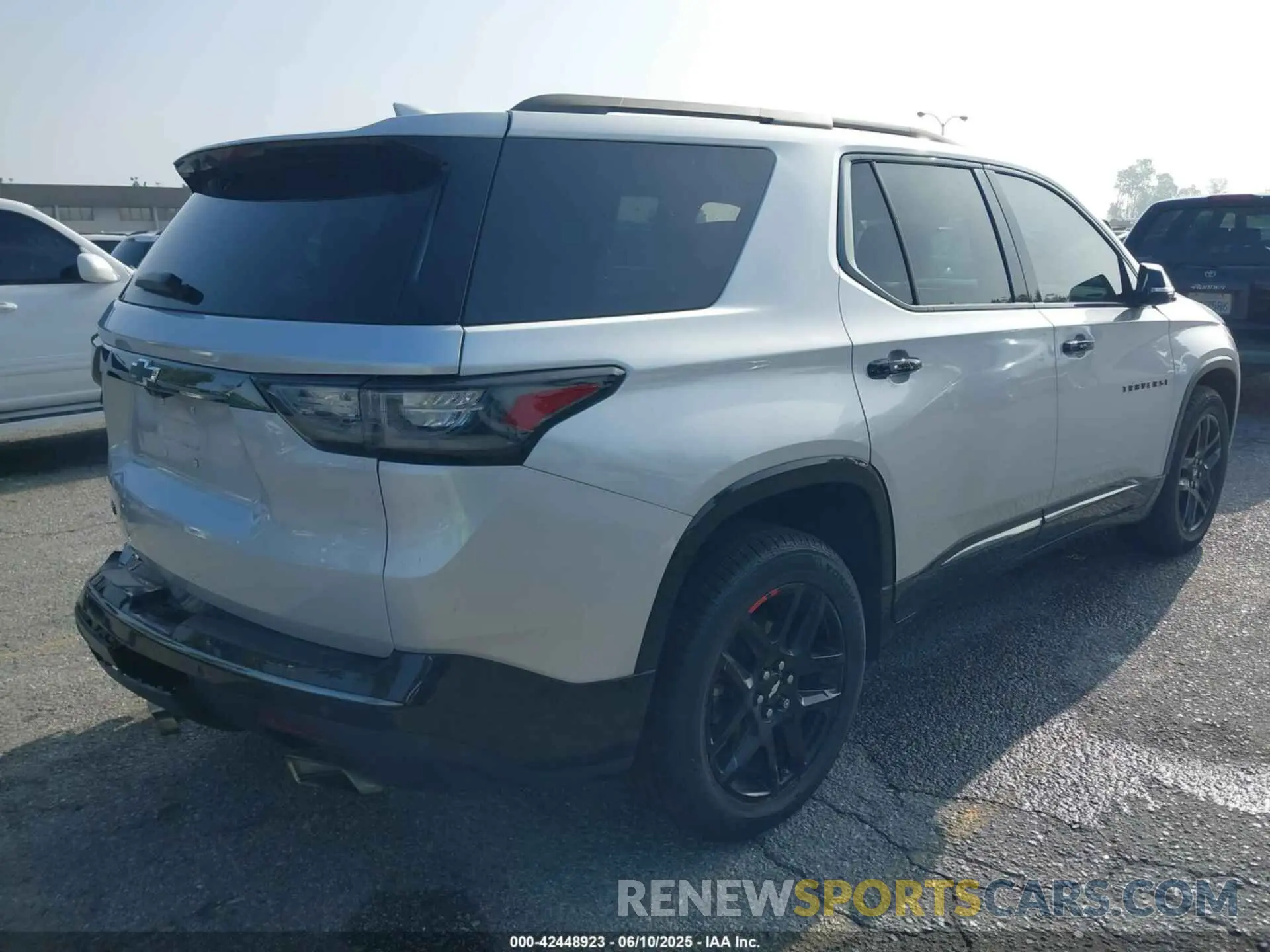 4 Photograph of a damaged car 1GNERKKW2LJ210226 CHEVROLET TRAVERSE 2020