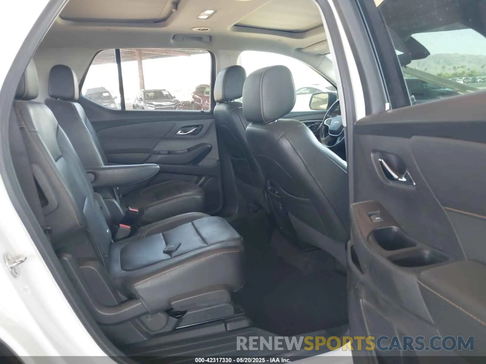 8 Photograph of a damaged car 1GNERKKW3LJ117912 CHEVROLET TRAVERSE 2020