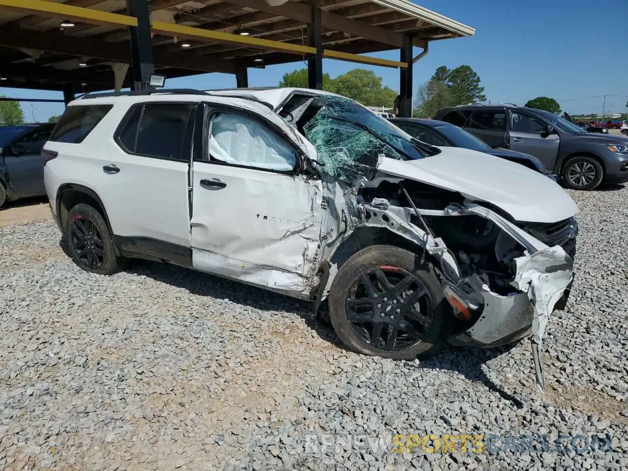 4 Photograph of a damaged car 1GNERKKW4LJ127266 CHEVROLET TRAVERSE 2020
