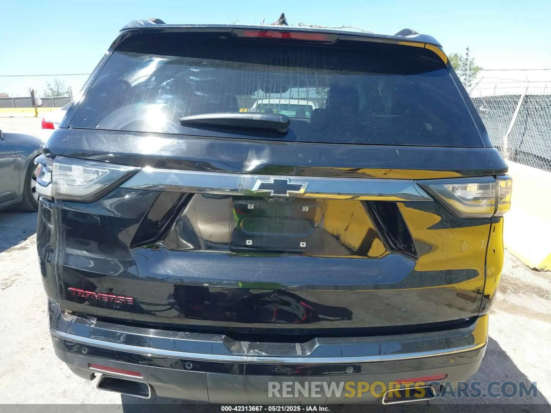 17 Photograph of a damaged car 1GNERKKW4LJ282612 CHEVROLET TRAVERSE 2020