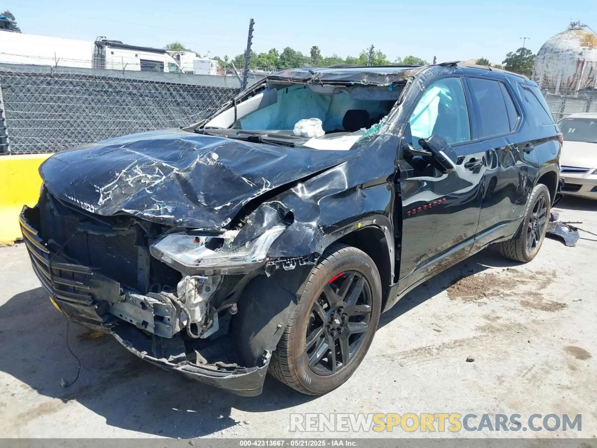 2 Photograph of a damaged car 1GNERKKW4LJ282612 CHEVROLET TRAVERSE 2020