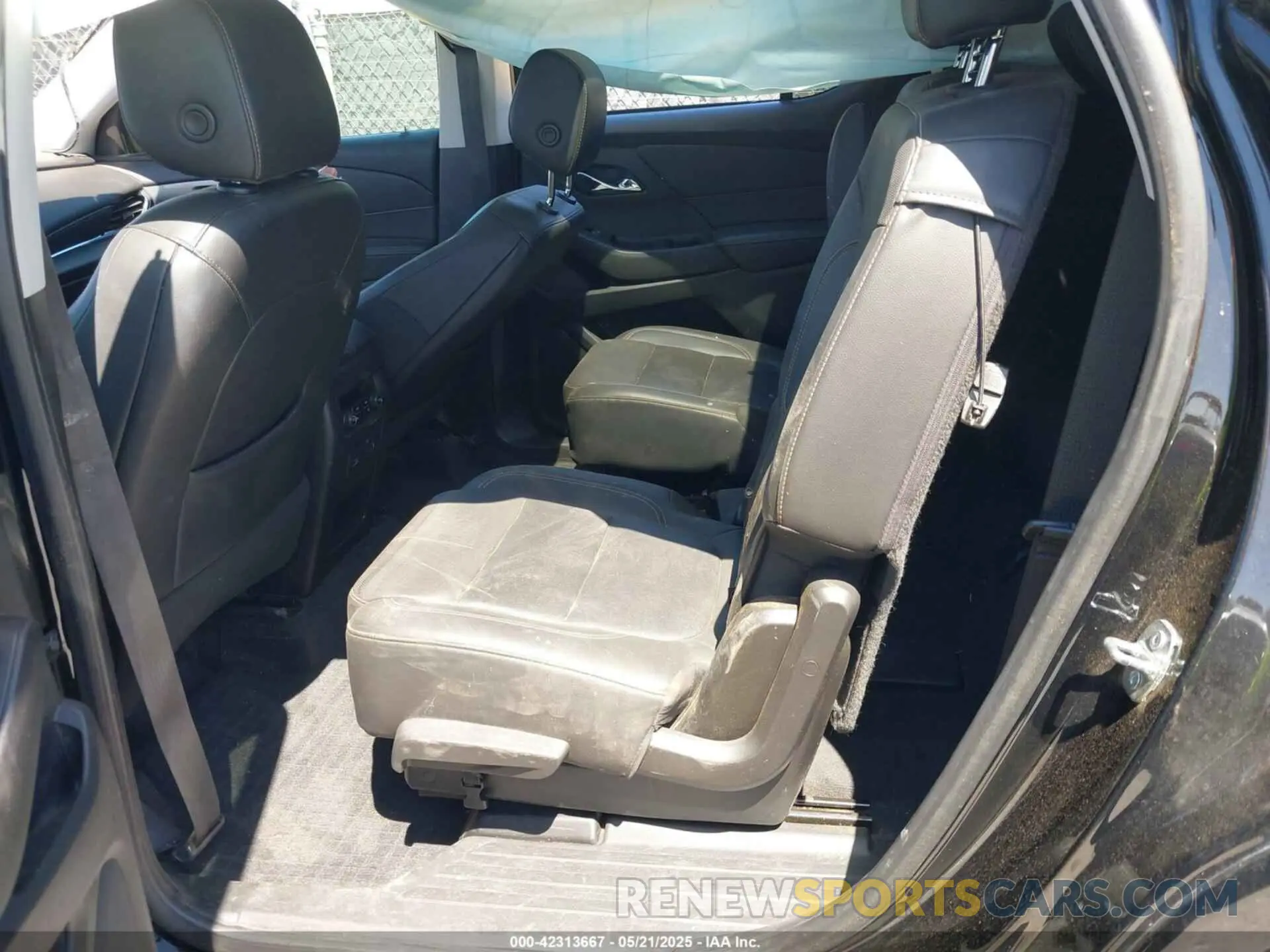 8 Photograph of a damaged car 1GNERKKW4LJ282612 CHEVROLET TRAVERSE 2020