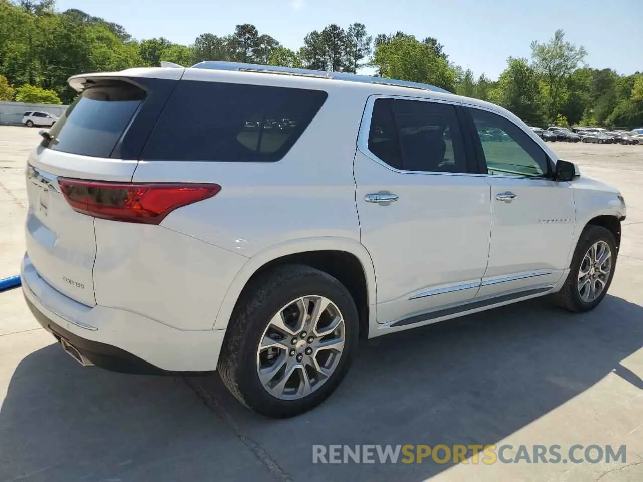 3 Photograph of a damaged car 1GNERKKW4LJ284036 CHEVROLET TRAVERSE 2020
