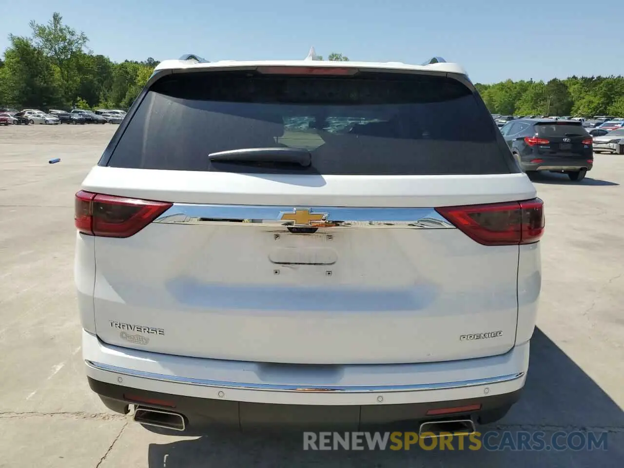 6 Photograph of a damaged car 1GNERKKW4LJ284036 CHEVROLET TRAVERSE 2020