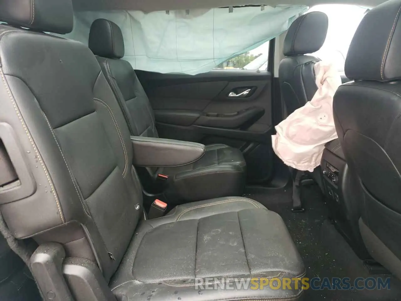 11 Photograph of a damaged car 1GNERKKW5LJ221592 CHEVROLET TRAVERSE 2020