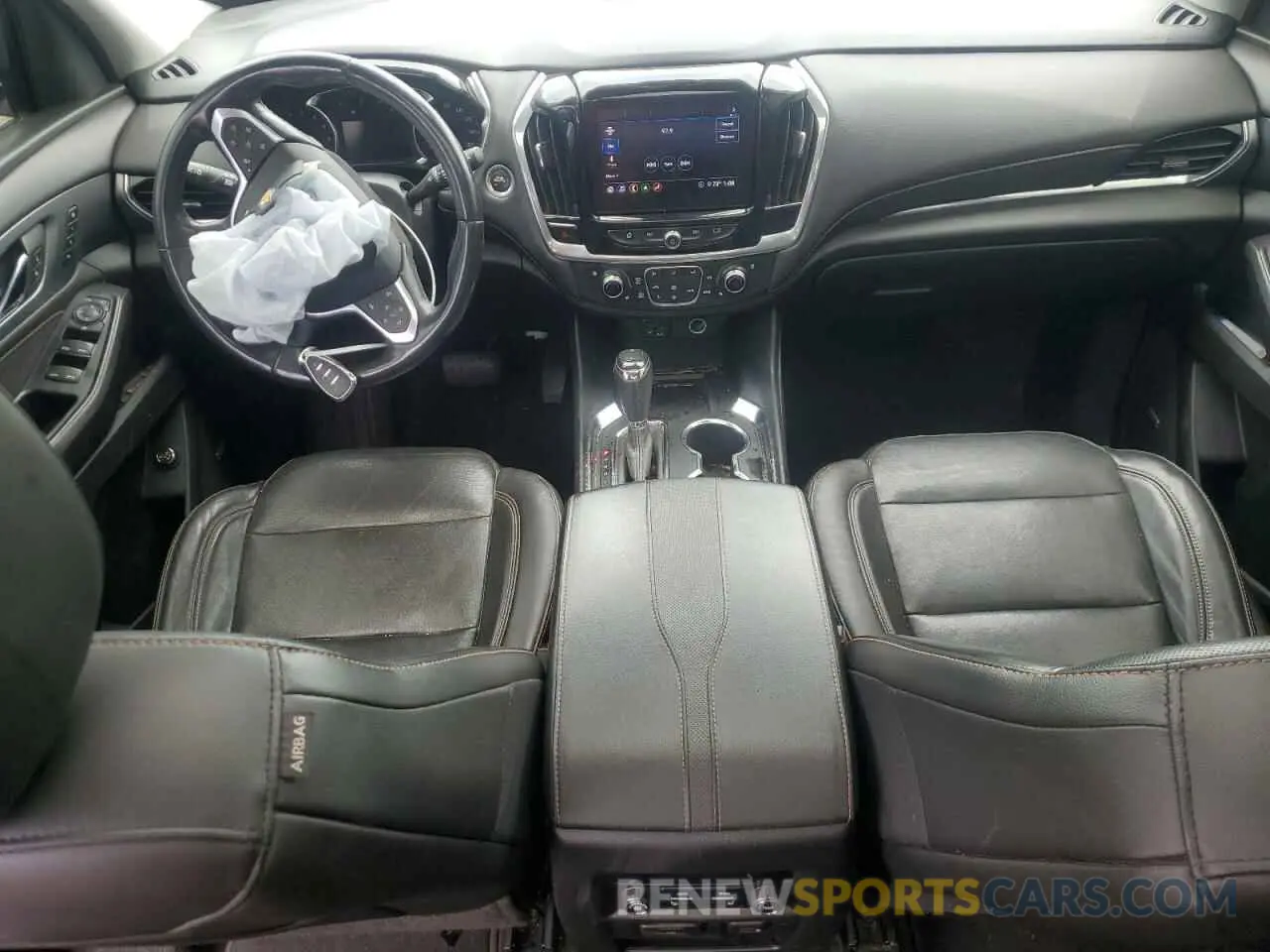 8 Photograph of a damaged car 1GNERKKW6LJ273202 CHEVROLET TRAVERSE 2020