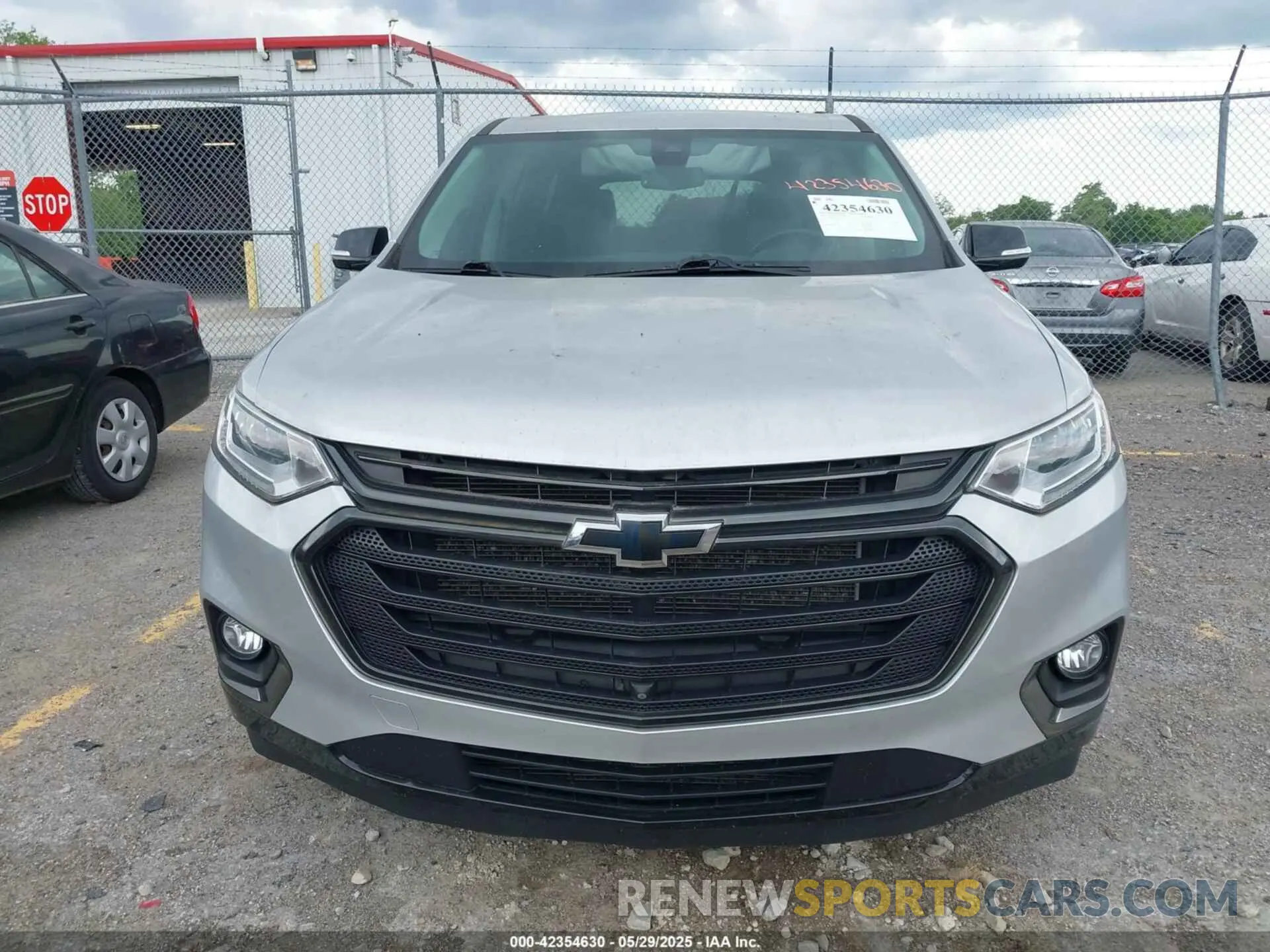 12 Photograph of a damaged car 1GNERKKW6LJ281302 CHEVROLET TRAVERSE 2020