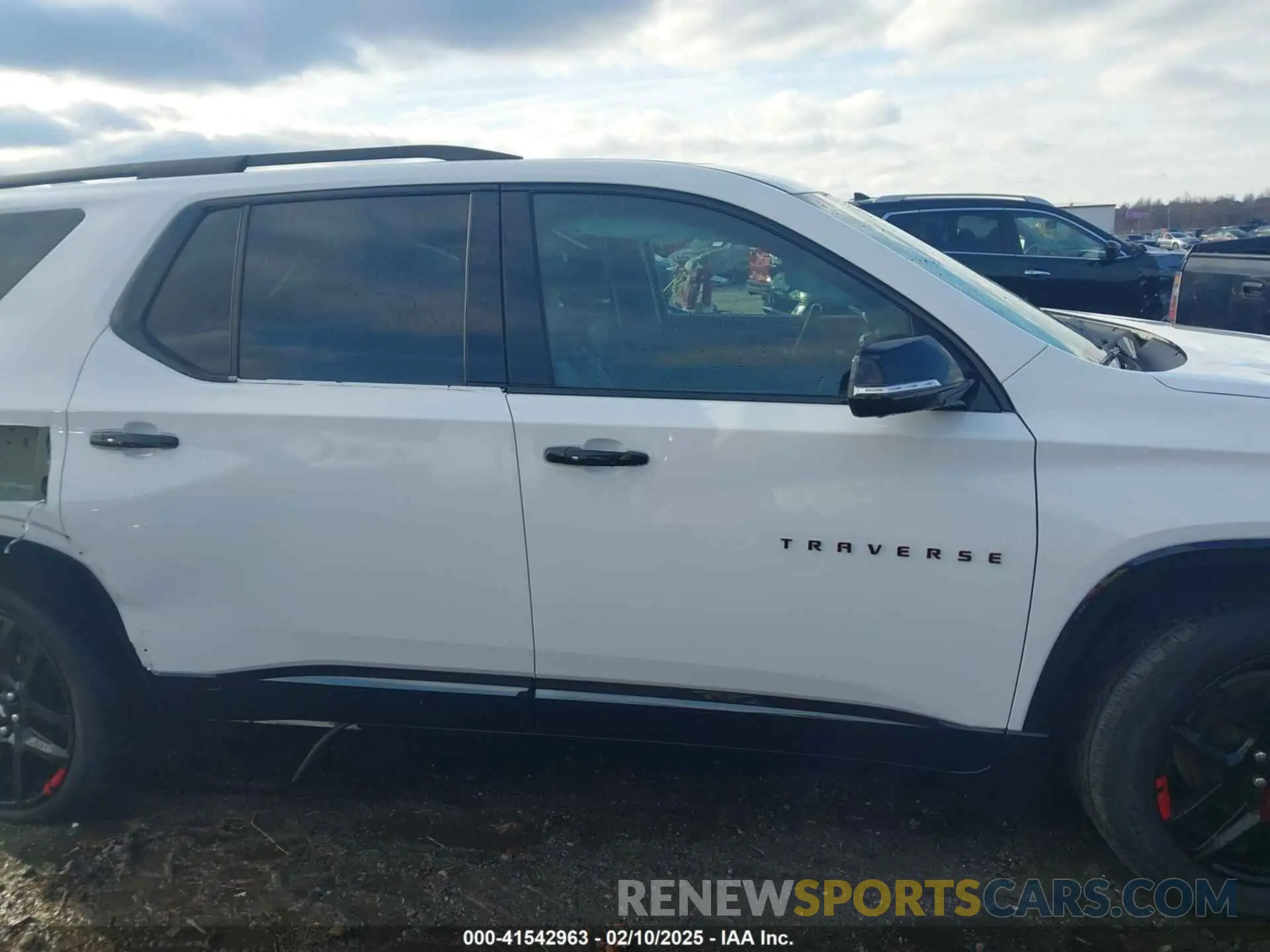 13 Photograph of a damaged car 1GNERKKW7LJ273306 CHEVROLET TRAVERSE 2020