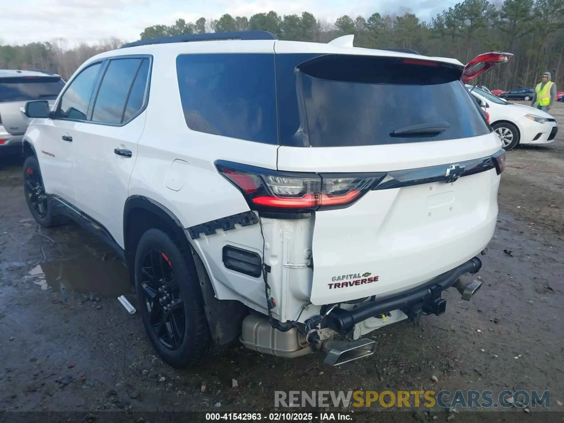 3 Photograph of a damaged car 1GNERKKW7LJ273306 CHEVROLET TRAVERSE 2020