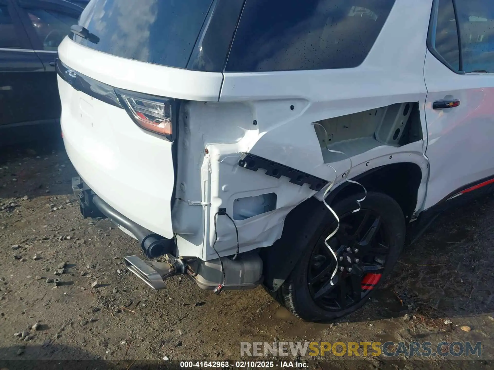 6 Photograph of a damaged car 1GNERKKW7LJ273306 CHEVROLET TRAVERSE 2020