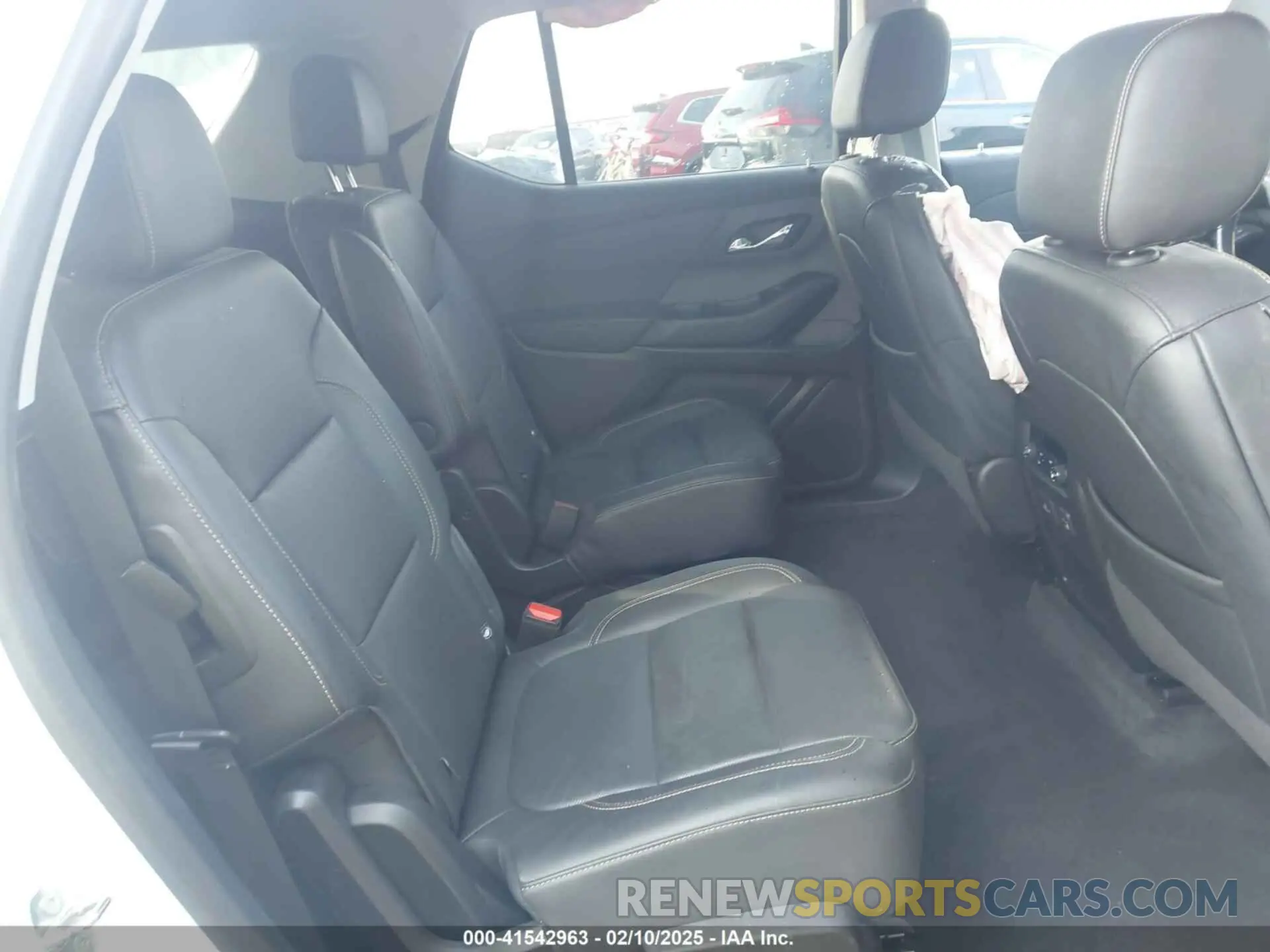 8 Photograph of a damaged car 1GNERKKW7LJ273306 CHEVROLET TRAVERSE 2020