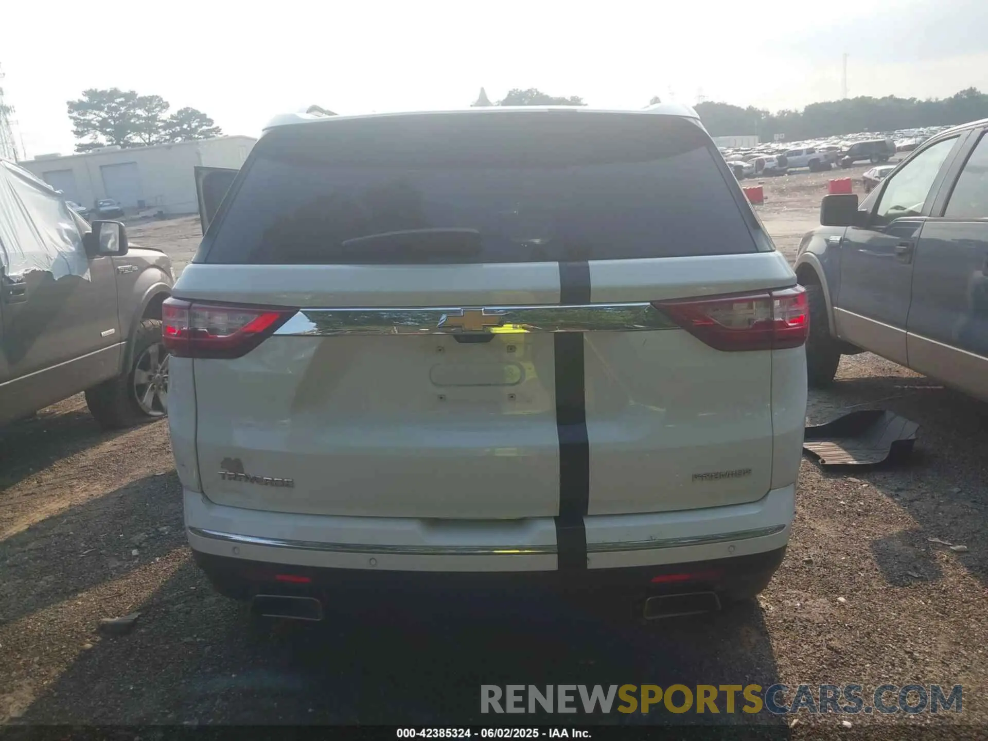 15 Photograph of a damaged car 1GNERKKW7LJ302318 CHEVROLET TRAVERSE 2020