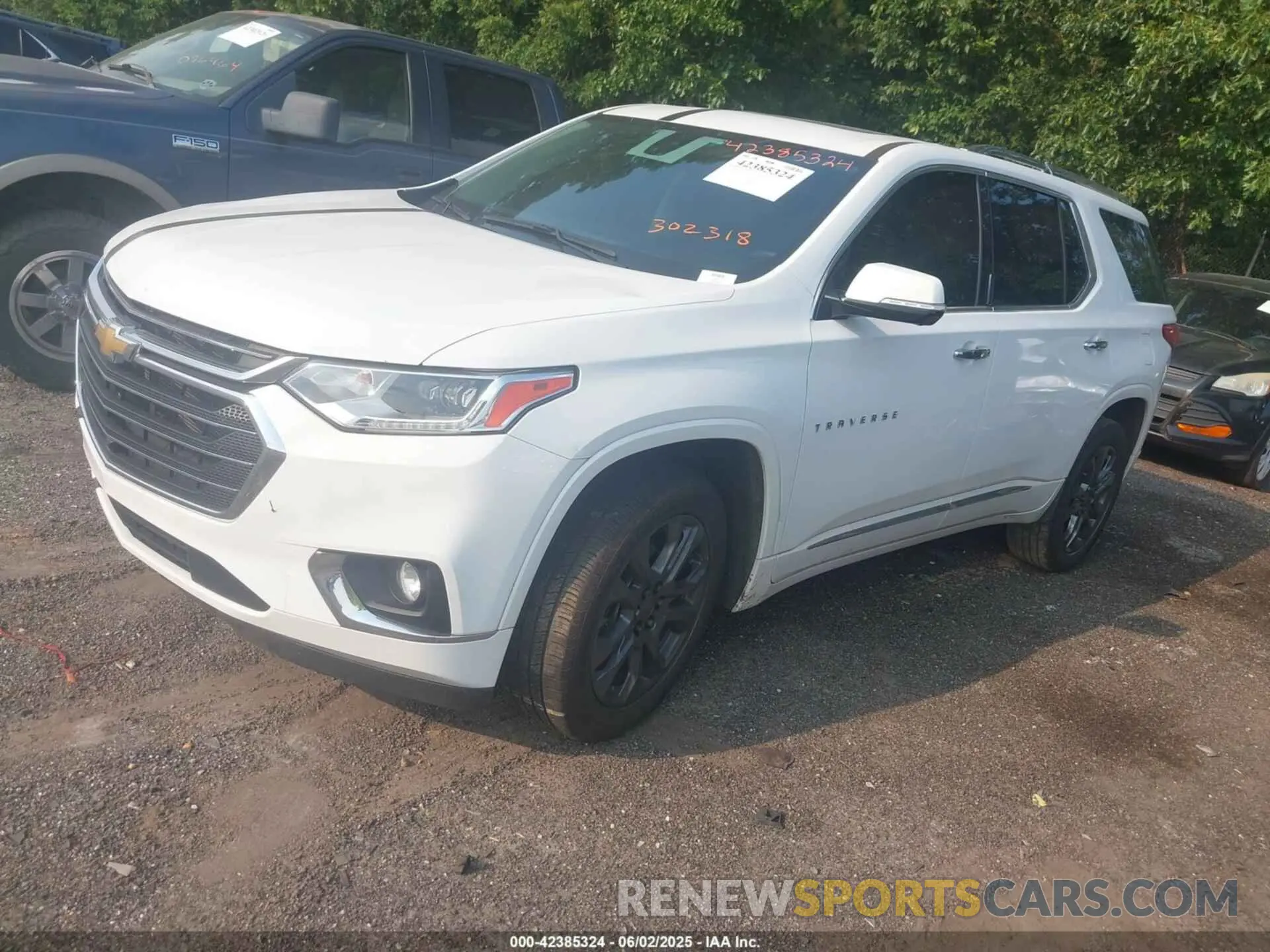 2 Photograph of a damaged car 1GNERKKW7LJ302318 CHEVROLET TRAVERSE 2020