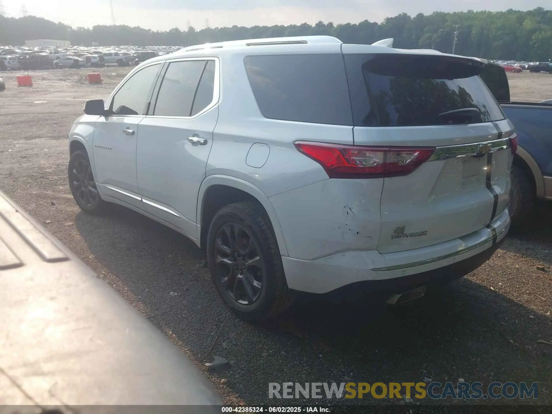 3 Photograph of a damaged car 1GNERKKW7LJ302318 CHEVROLET TRAVERSE 2020