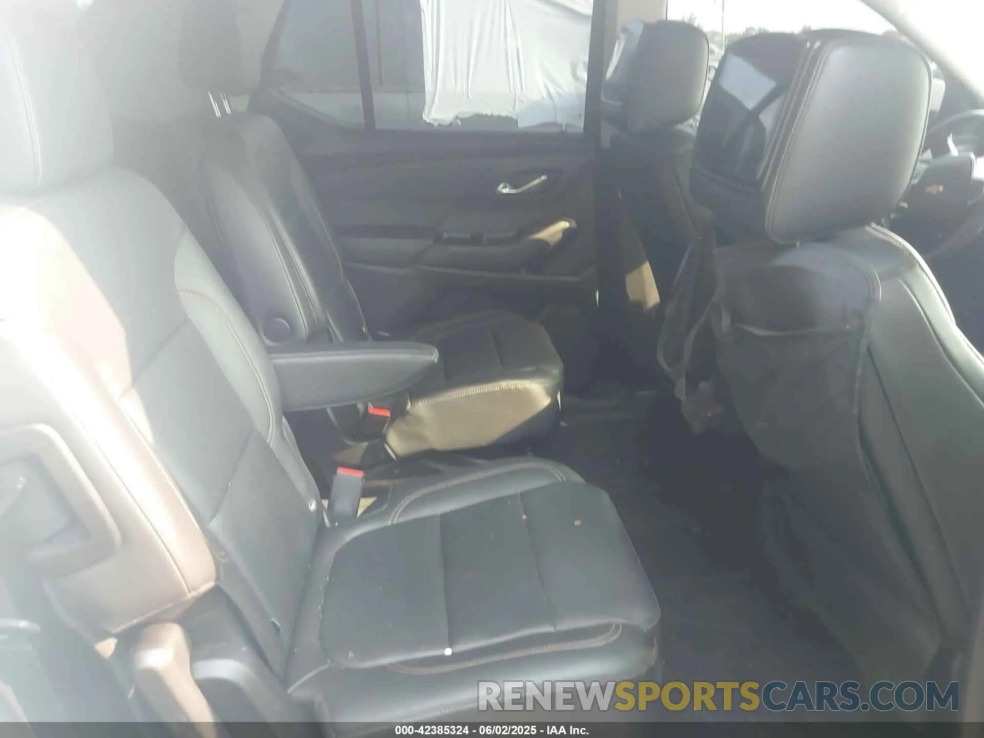 8 Photograph of a damaged car 1GNERKKW7LJ302318 CHEVROLET TRAVERSE 2020