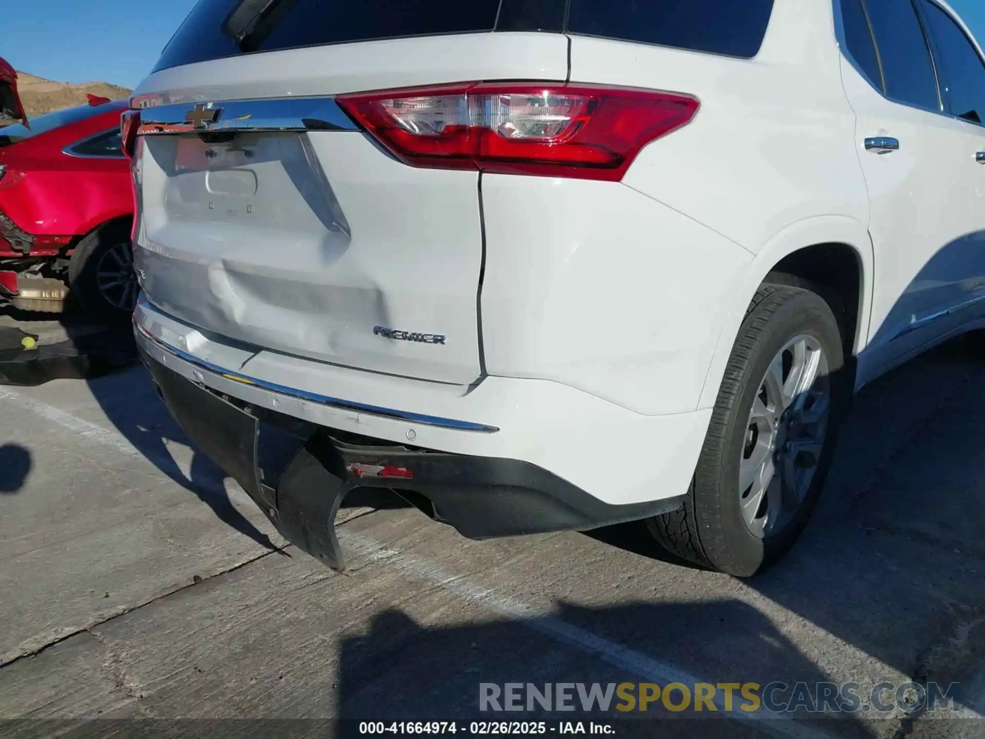 17 Photograph of a damaged car 1GNERKKW8LJ250889 CHEVROLET TRAVERSE 2020