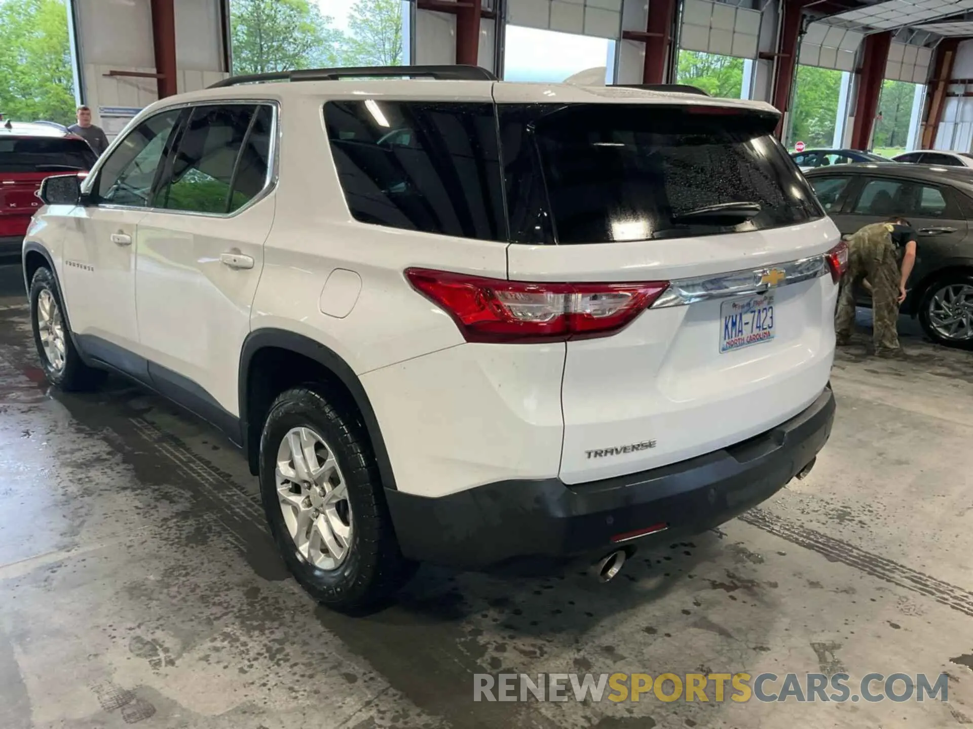 14 Photograph of a damaged car 1GNERMKW3LJ238953 CHEVROLET TRAVERSE 2020