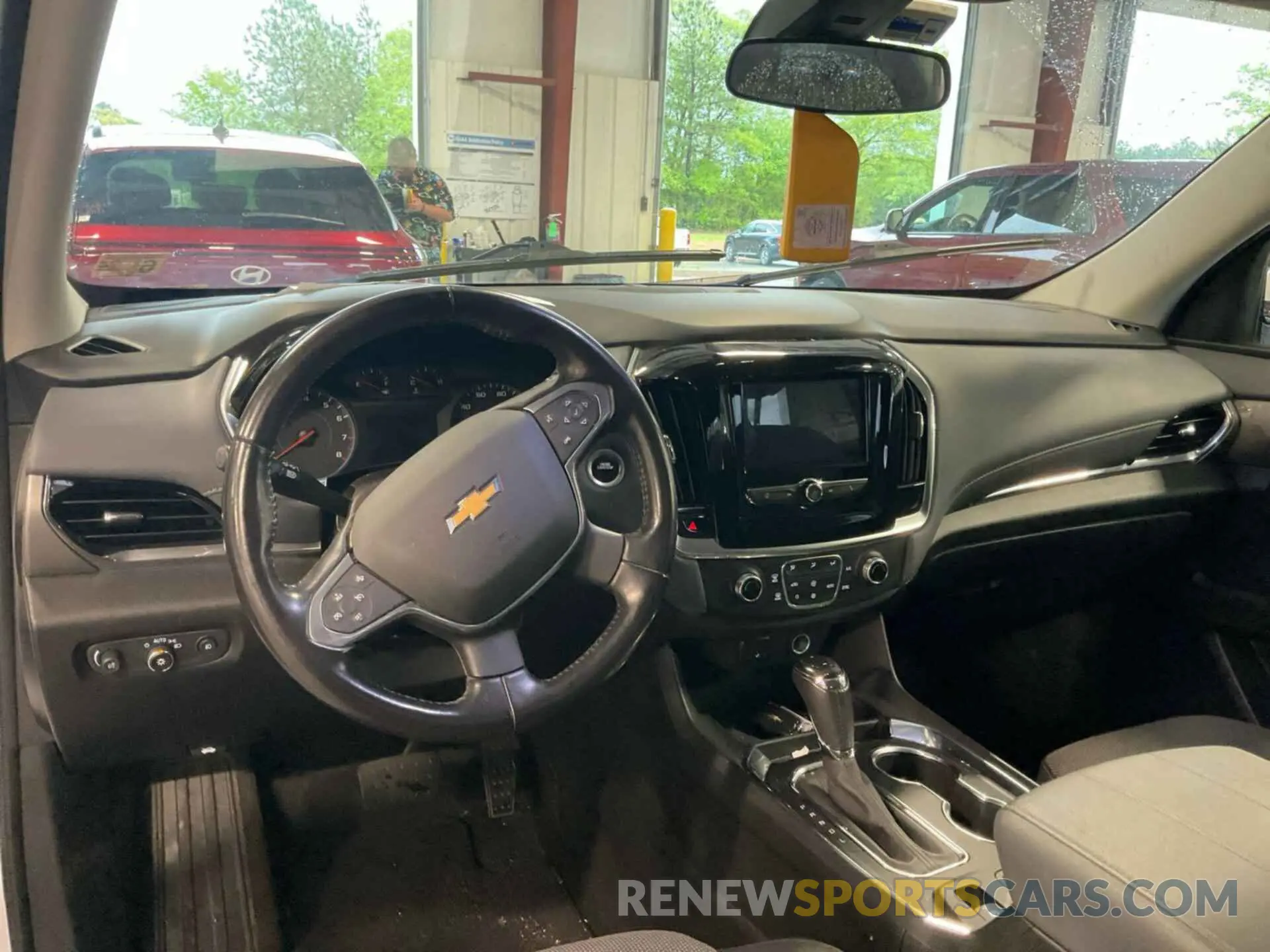 26 Photograph of a damaged car 1GNERMKW3LJ238953 CHEVROLET TRAVERSE 2020