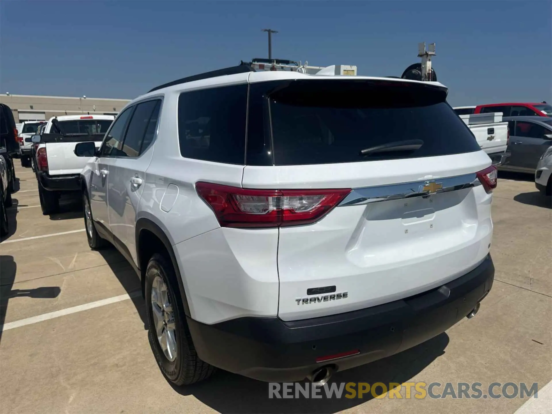 1 Photograph of a damaged car 1GNERMKW4LJ249704 CHEVROLET TRAVERSE 2020