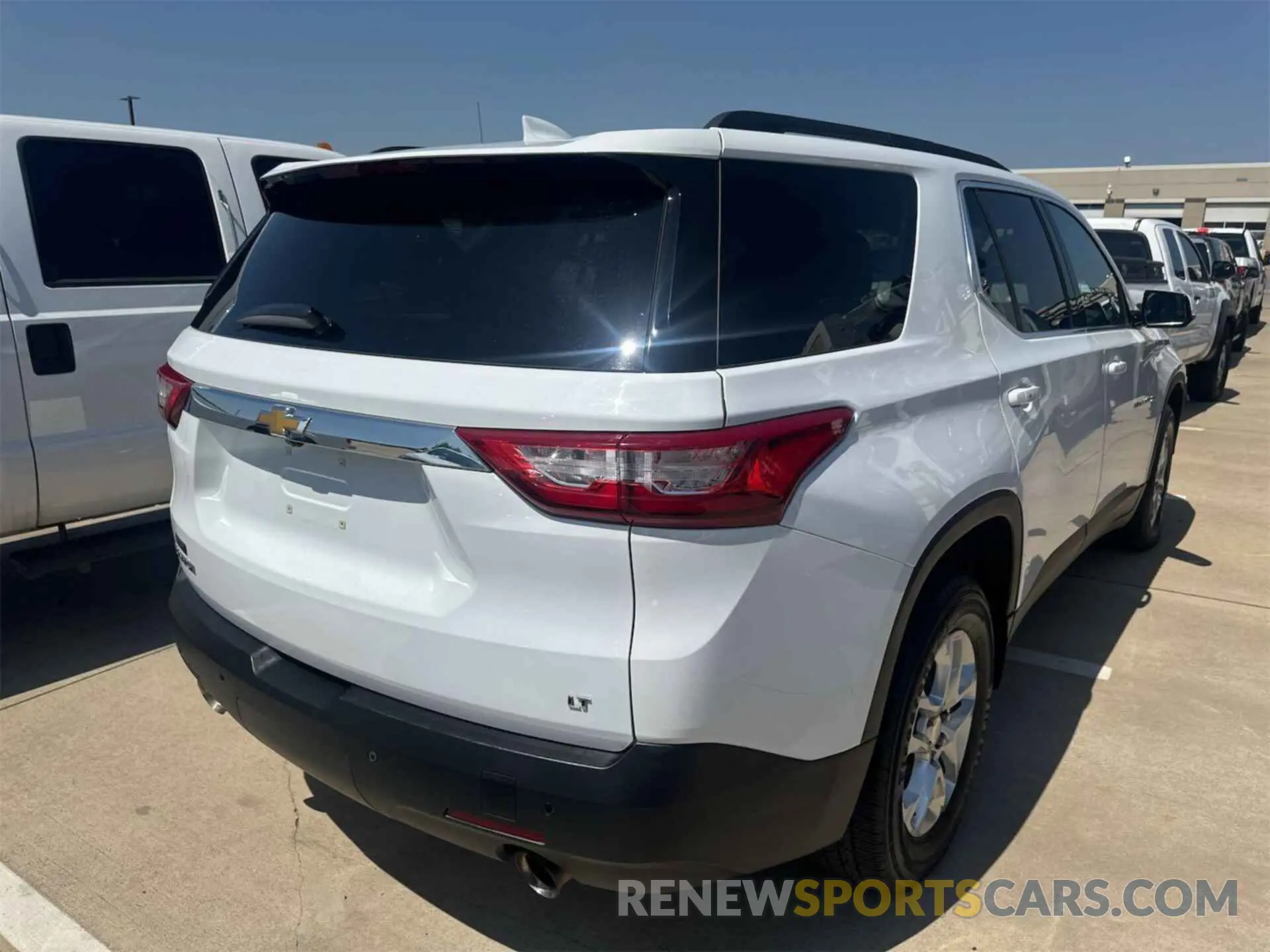 17 Photograph of a damaged car 1GNERMKW4LJ249704 CHEVROLET TRAVERSE 2020
