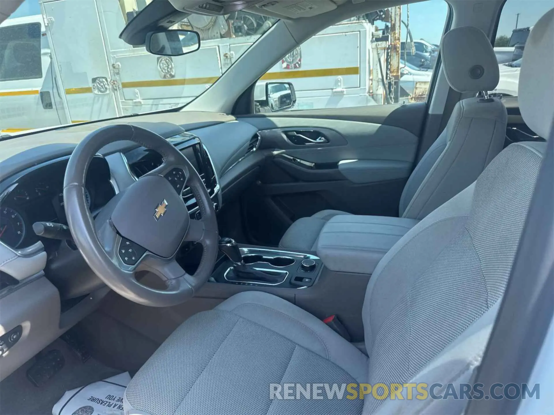 7 Photograph of a damaged car 1GNERMKW4LJ249704 CHEVROLET TRAVERSE 2020