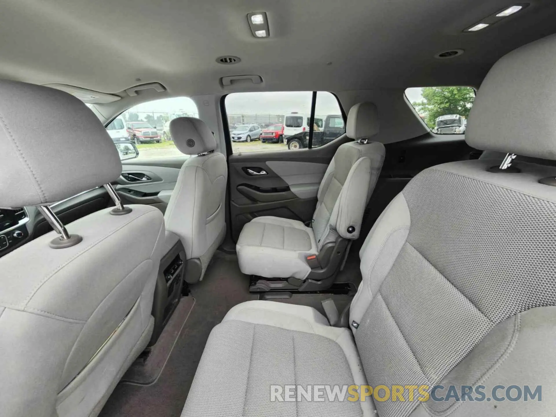 2 Photograph of a damaged car 1GNERMKW5LJ171370 CHEVROLET TRAVERSE 2020