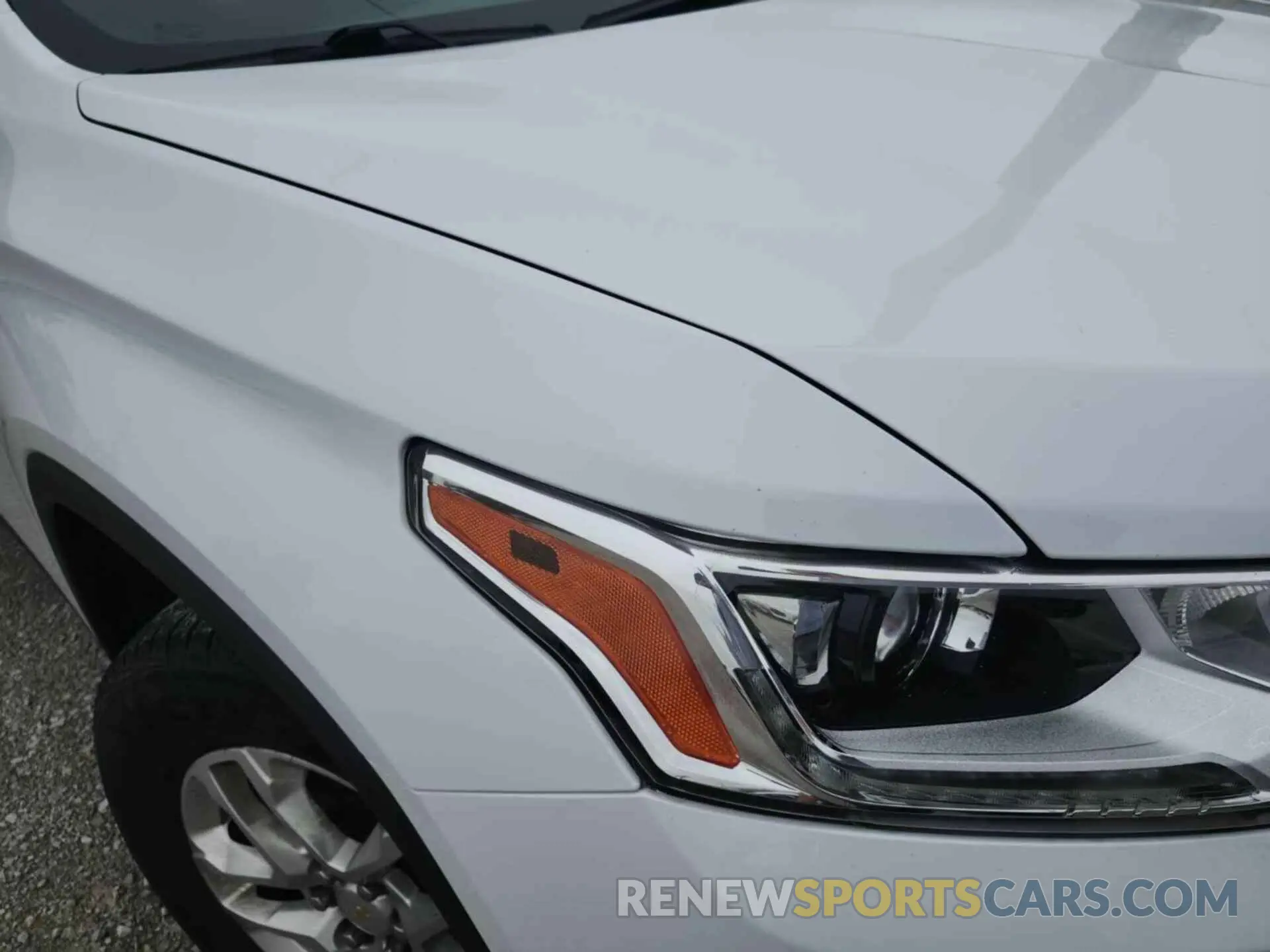24 Photograph of a damaged car 1GNERMKW5LJ171370 CHEVROLET TRAVERSE 2020
