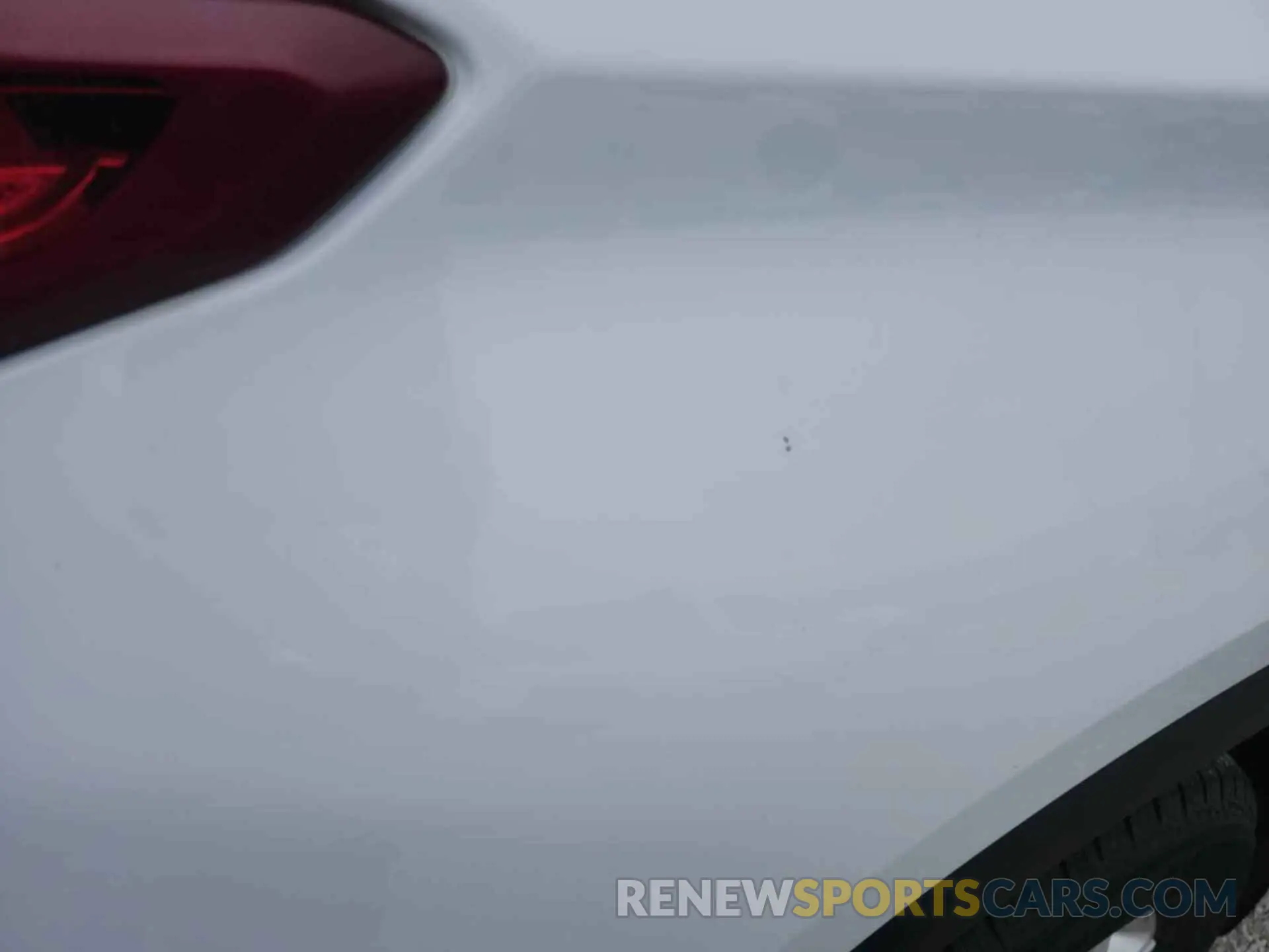 28 Photograph of a damaged car 1GNERMKW5LJ171370 CHEVROLET TRAVERSE 2020