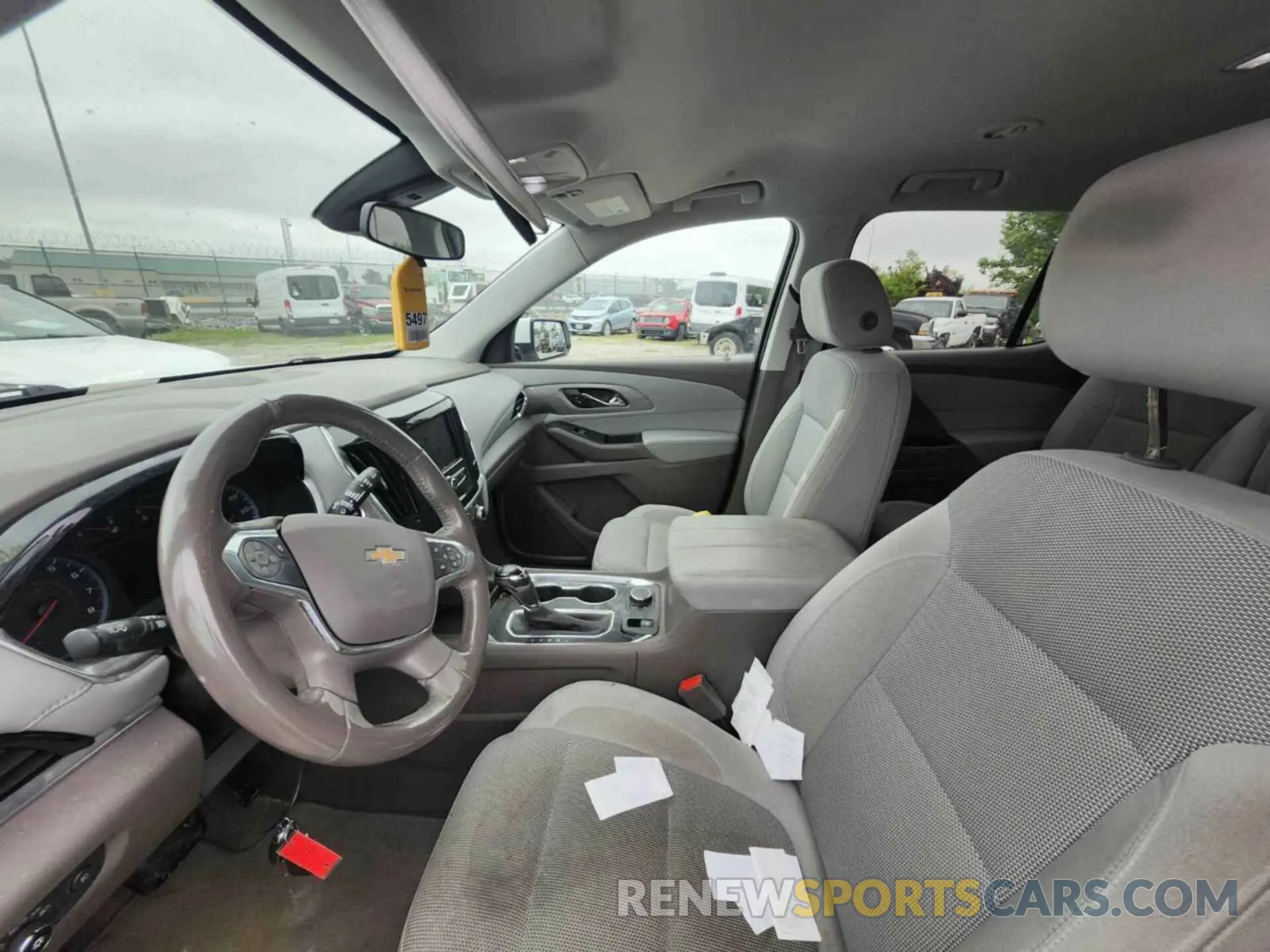 6 Photograph of a damaged car 1GNERMKW5LJ171370 CHEVROLET TRAVERSE 2020